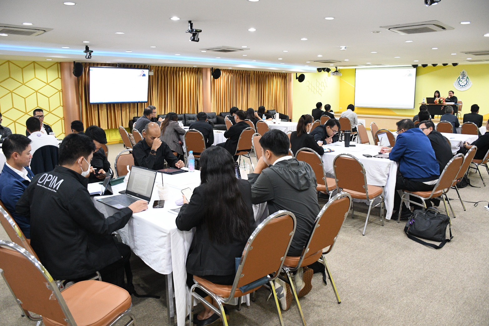 รพร.อานันท์ เป็นประธานในพิธิเปิดโครงการสัมมนาเชิงปฏิบัติการ เรื่อง ‘การปรับปรุงระเบียบ กพร. ว่าด้วยการจัดทำรายงานลักษณะธรณีวิทยาแหล่งแร่และแผนผังโครงการทำเหมือง’