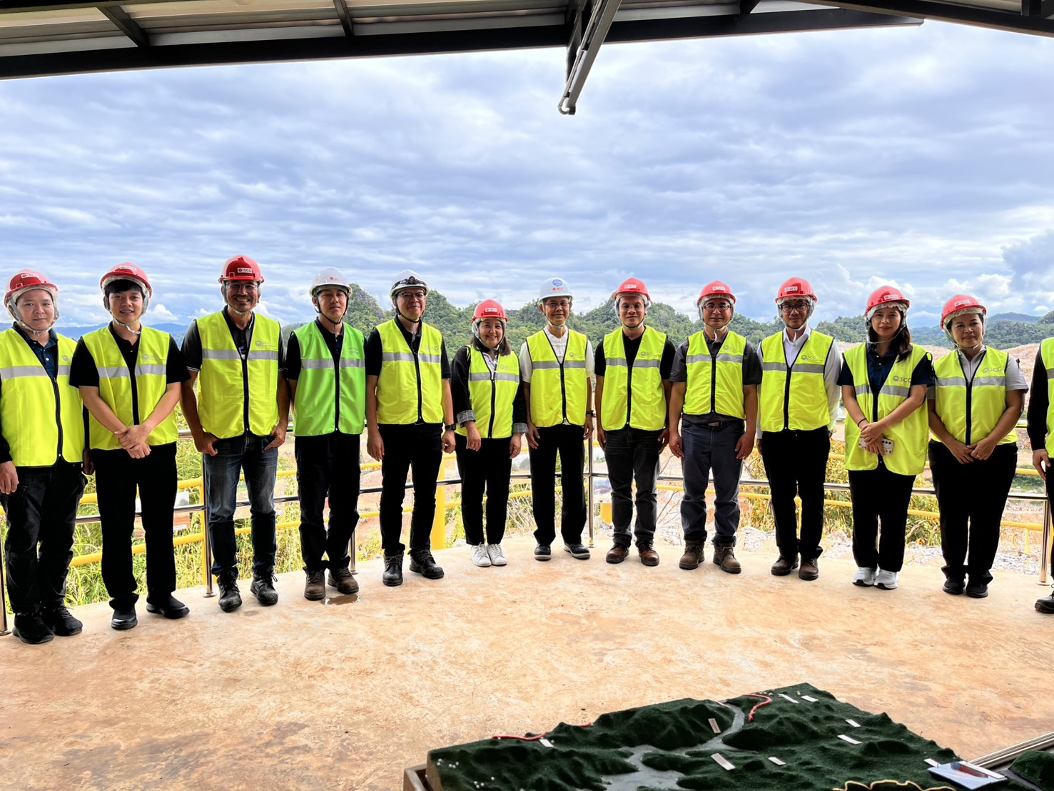 ผอ.สรข.3 ลงพื้นที่สถานประกอบการในกำกับดูแลเพื่อการติดตามกำกับเหมืองหินปูนซีเมนต์ พร้อมเข้าเยี่ยมชมศูนย์ฟื้นฟูเหมืองของบริษัท ปูนซีเมนต์ไทย (ลำปาง) จำกัด