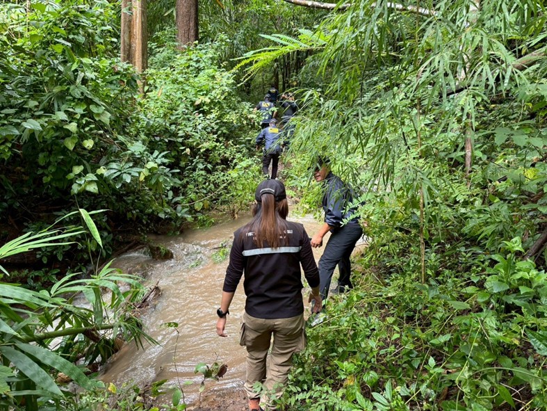 กม. และ สรข.7 ตรวจสอบพื้นที่ลักลอบทำเหมืองแร่ในบริเวณพื้นที่ หมู่ที่ 9 ต.วังกระแจะ อ.ไทรโยค จ.กาญจนบุรี