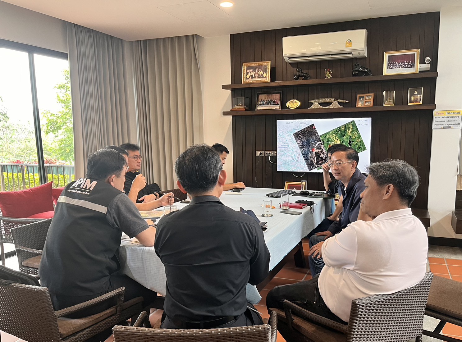 รพร.อานันท์ฯ ลงพื้นที่ตรวจสอบสาเหตุและข้อเท็จจริงการเกิดดินสไลด์ในพื้นที่ทิ้งดินและเก็บมูลดินทรายนอกเขตประทานบัตรของ กฟผ. (เหมืองแม่เมาะ)