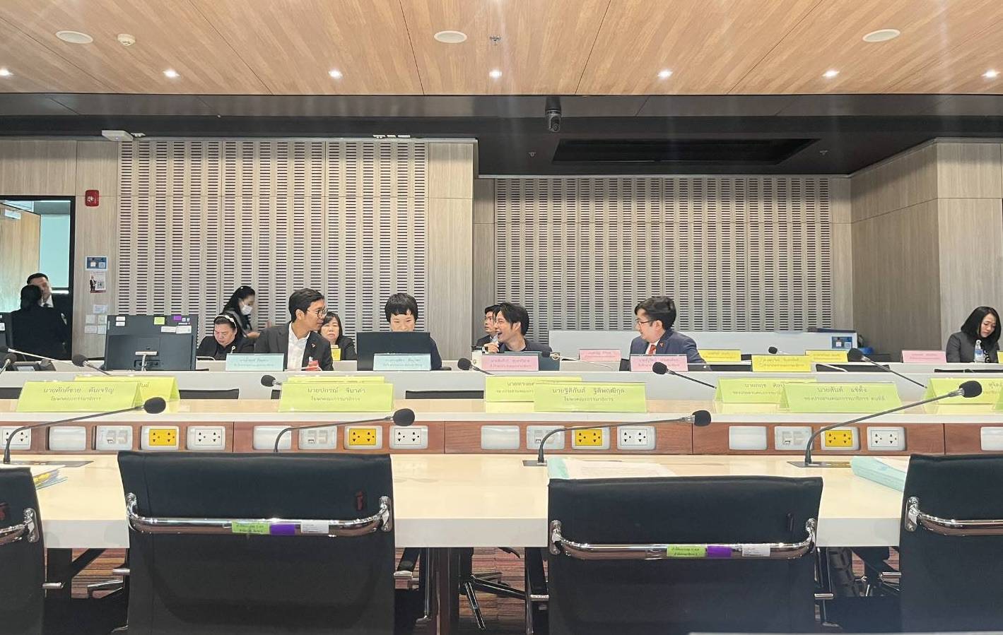 รพร.อานันท์ฯ ร่วมชี้แจงต่อคณะกรรมาธิการการที่ดิน ทรัพยากรธรรมชาติและสิ่งแวดล้อม เรื่อง “ผลกระทบจากการลงนามในบันทึกความเข้าใจ (MOU) เรื่องแร่แรร์เอิร์ธ (แร่หายาก) ระหว่างประเทศไทยและสหรัฐอเมริกา”