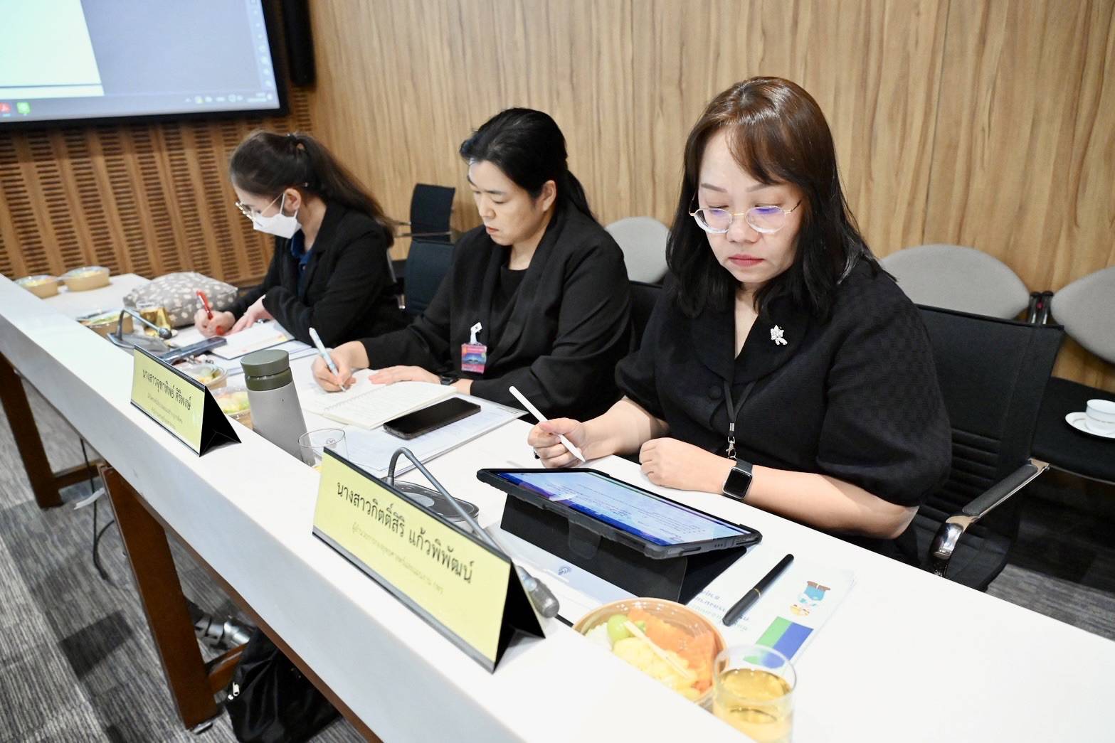 ผอ.กยผ. ร่วมชี้แจงต่อคณะกรรมาธิการการต่างประเทศ วุฒิสภา เรื่อง “นโยบายและแนวทางการบริหารจัดการอุตสาหกรรมเหมืองแร่ในกรณีของการลงนามบันทึกข้อตกลงความร่วมมือแร่หายากของโลก หรือแร่แรร์เอิร์ธ (Rare Earth Element) กับสหรัฐอเมริกา”