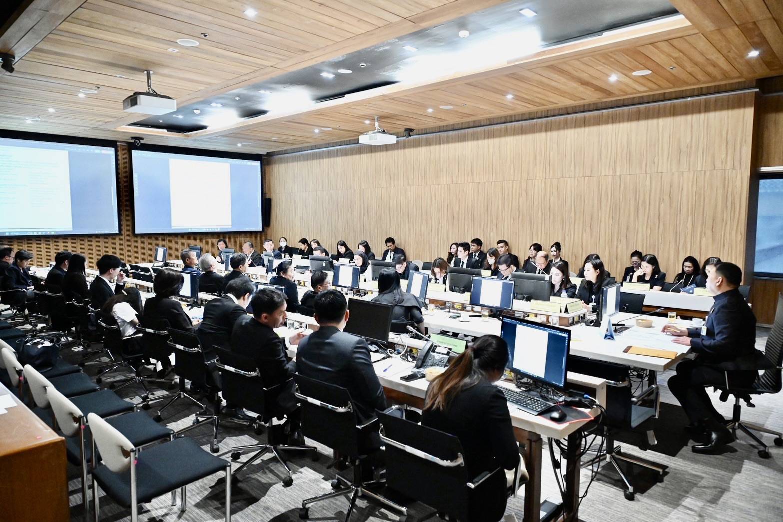 ผอ.กยผ. ร่วมชี้แจงต่อคณะกรรมาธิการการต่างประเทศ วุฒิสภา เรื่อง “นโยบายและแนวทางการบริหารจัดการอุตสาหกรรมเหมืองแร่ในกรณีของการลงนามบันทึกข้อตกลงความร่วมมือแร่หายากของโลก หรือแร่แรร์เอิร์ธ (Rare Earth Element) กับสหรัฐอเมริกา”