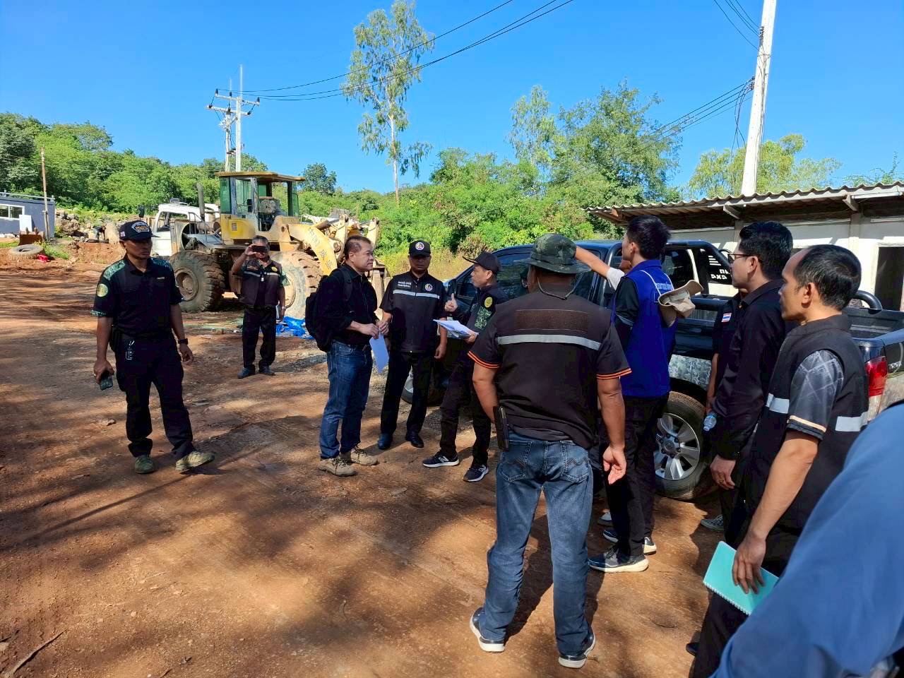 สรข.5 พิษณุโลก ร่วมตรวจสอบข้อเท็จจริงกรณีร้องเรียนการบุกรุกทำลายป่าและขุดหิน ในพื้นที่ ต.เขาทราย อ.ทับคล้อ จ.พิจิตร