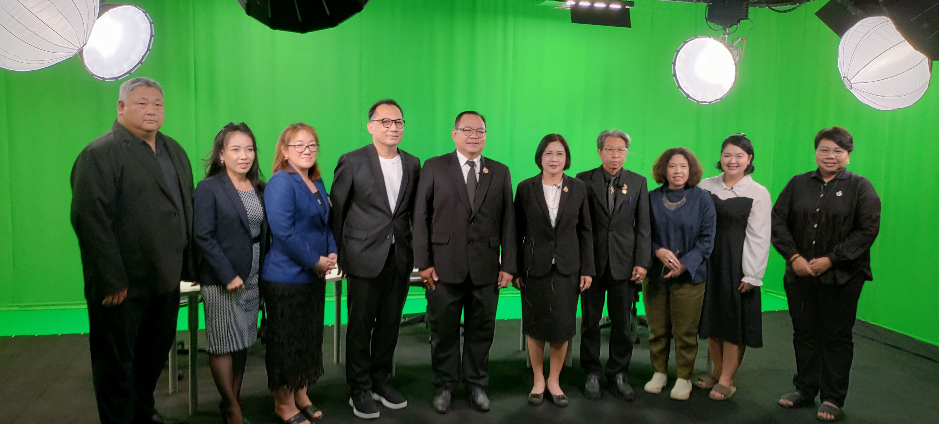 กพร. ร่วมเป็นวิทยากรในการเสวนาทางวิชาการ ในหัวข้อ "จากใต้ดินสู่พลังอนาคต : การบริหารจัดการแร่สำคัญของไทยอย่างรู้เท่าทันโลก"