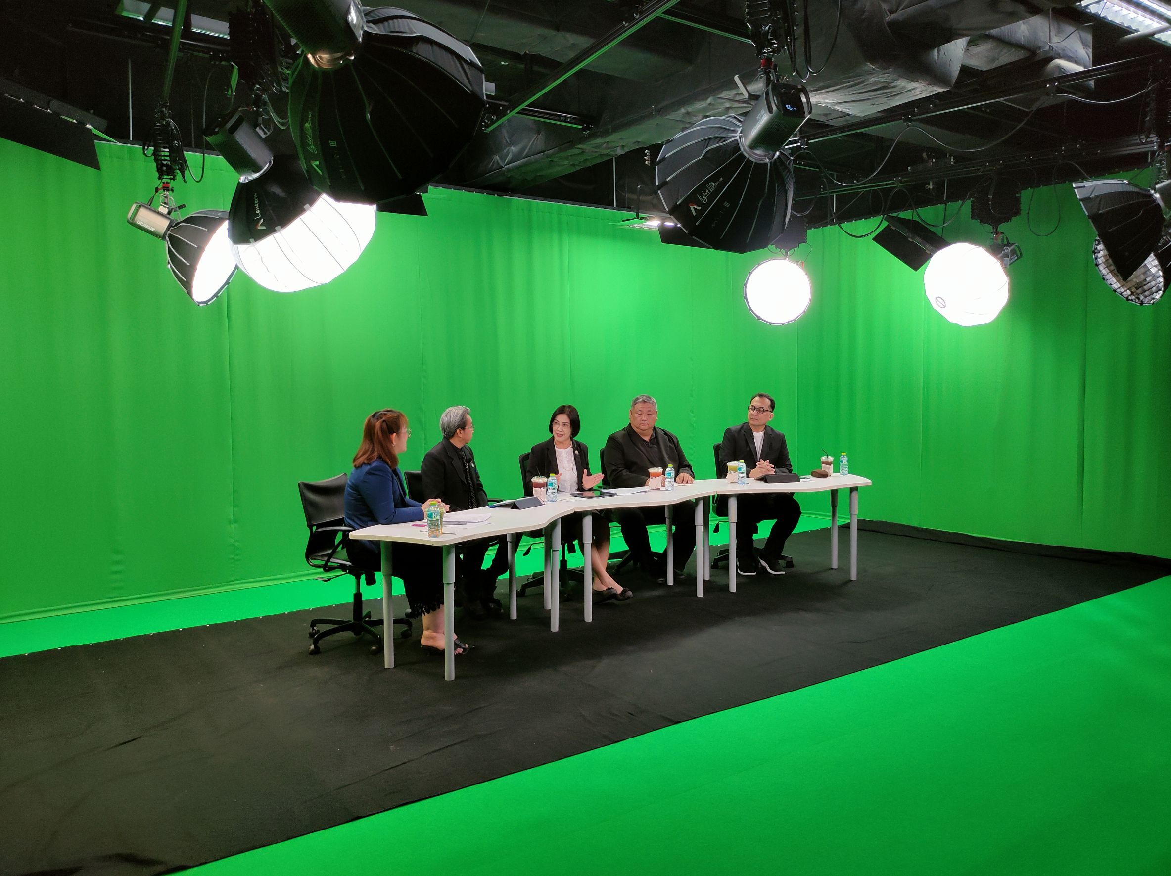 กพร. ร่วมเป็นวิทยากรในการเสวนาทางวิชาการ ในหัวข้อ "จากใต้ดินสู่พลังอนาคต : การบริหารจัดการแร่สำคัญของไทยอย่างรู้เท่าทันโลก"