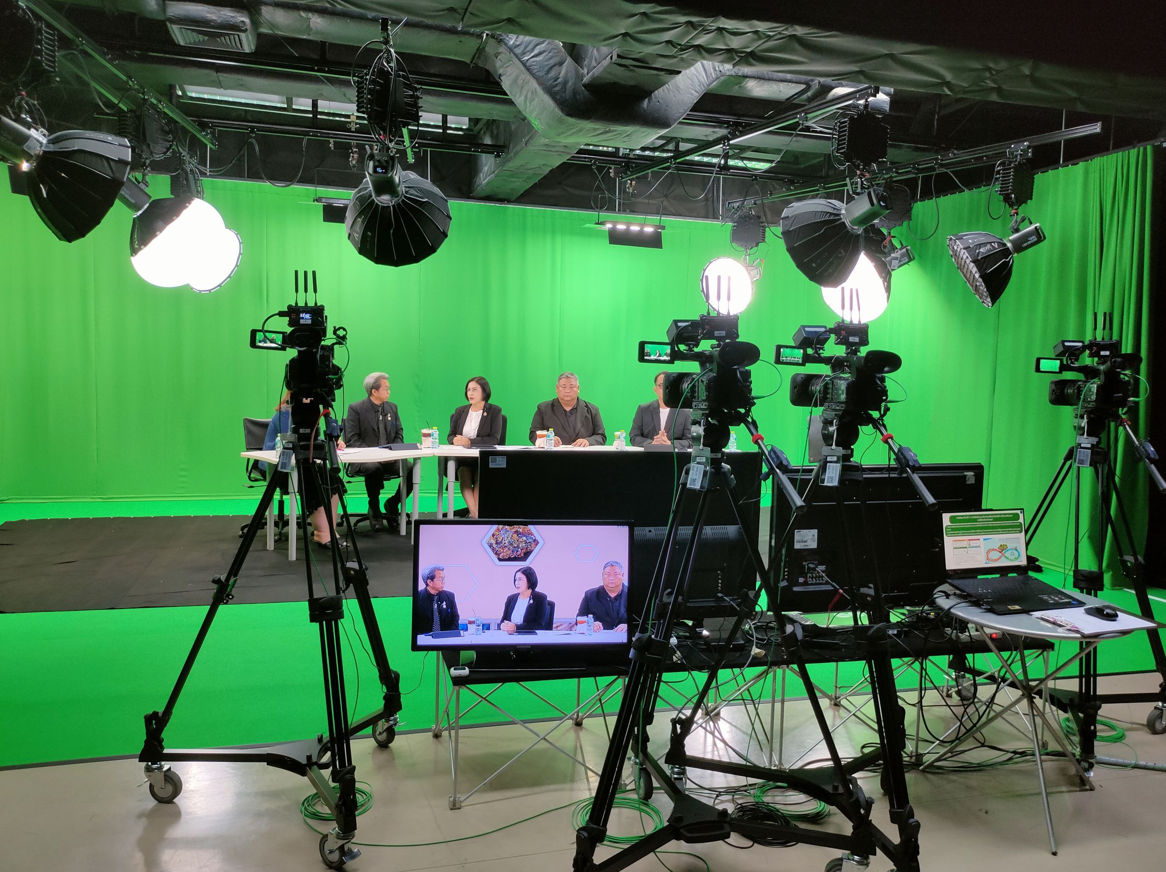 กพร. ร่วมเป็นวิทยากรในการเสวนาทางวิชาการ ในหัวข้อ "จากใต้ดินสู่พลังอนาคต : การบริหารจัดการแร่สำคัญของไทยอย่างรู้เท่าทันโลก"