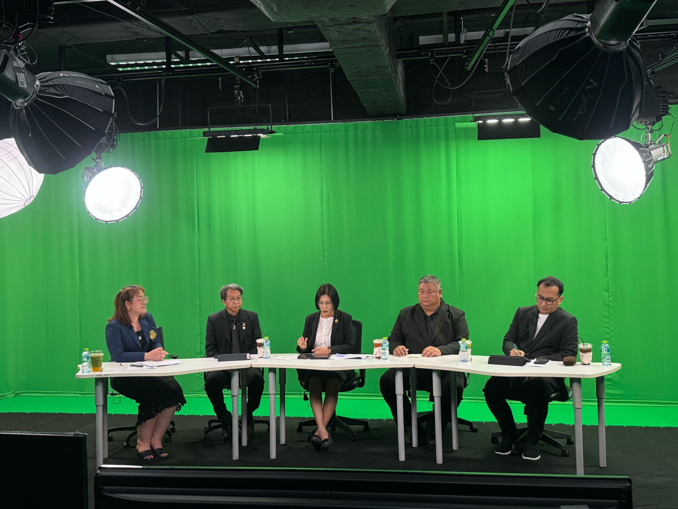 กพร. ร่วมเป็นวิทยากรในการเสวนาทางวิชาการ ในหัวข้อ "จากใต้ดินสู่พลังอนาคต : การบริหารจัดการแร่สำคัญของไทยอย่างรู้เท่าทันโลก"