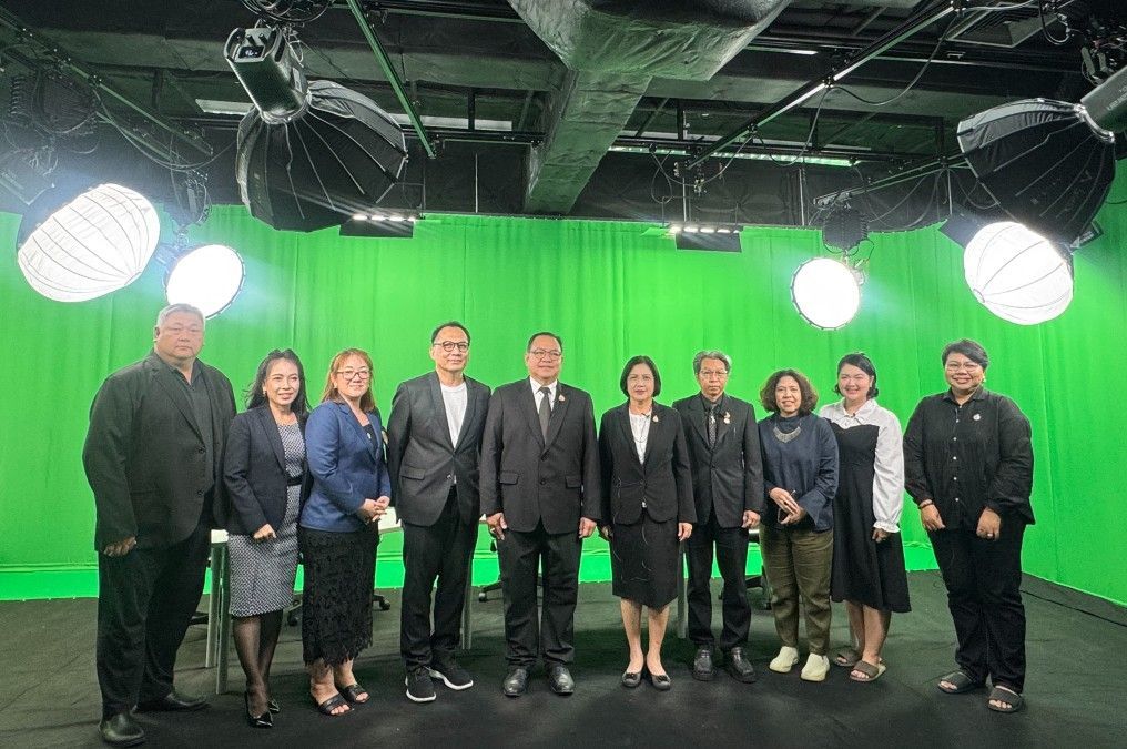 กพร. ร่วมเป็นวิทยากรในการเสวนาทางวิชาการ ในหัวข้อ "จากใต้ดินสู่พลังอนาคต : การบริหารจัดการแร่สำคัญของไทยอย่างรู้เท่าทันโลก"