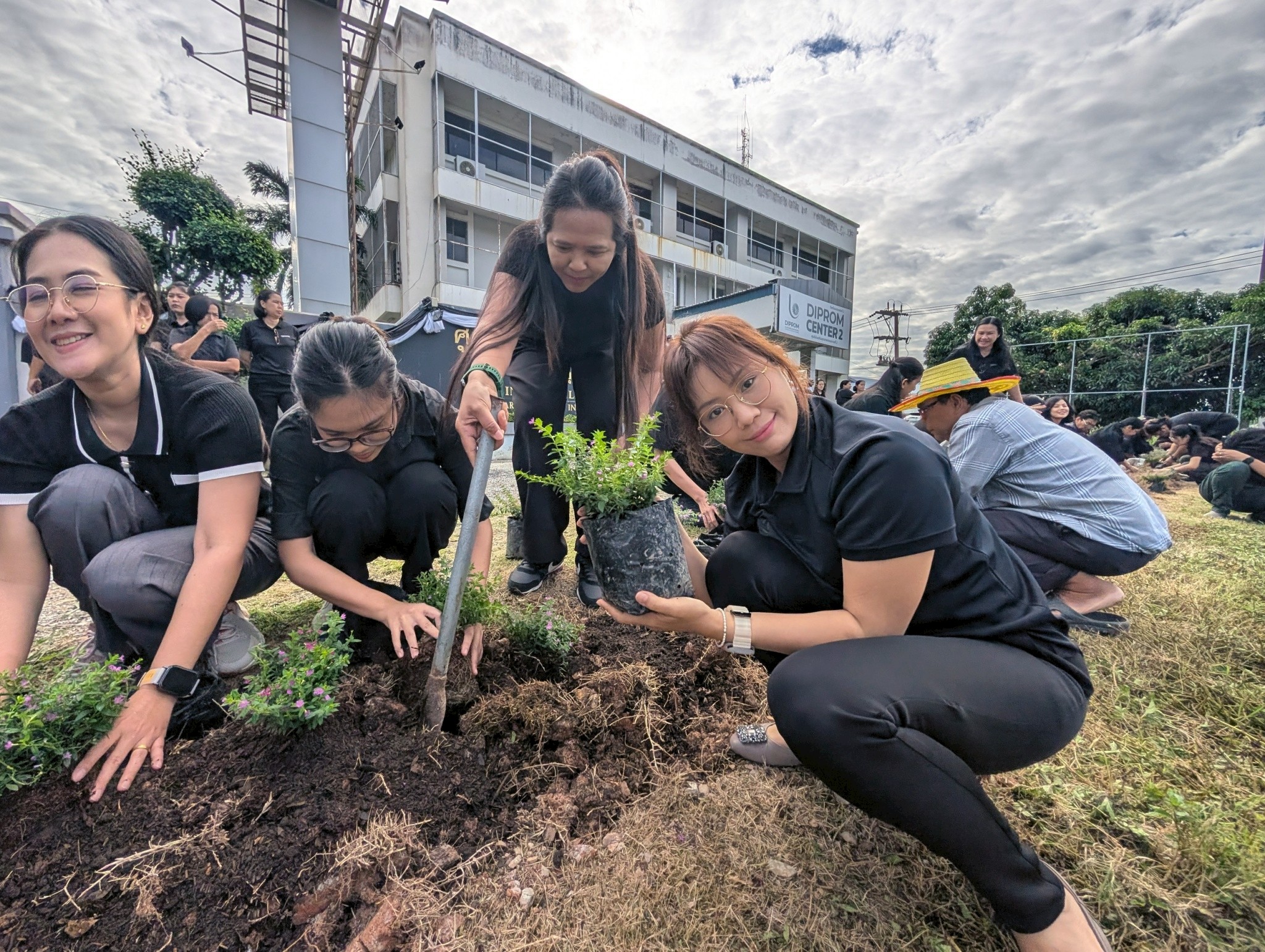 สรข.5 พิษณุโลก ร่วมจัดกิจกรรมวันรักต้นไม้ประจำปีของชาติ พ.ศ. 2568