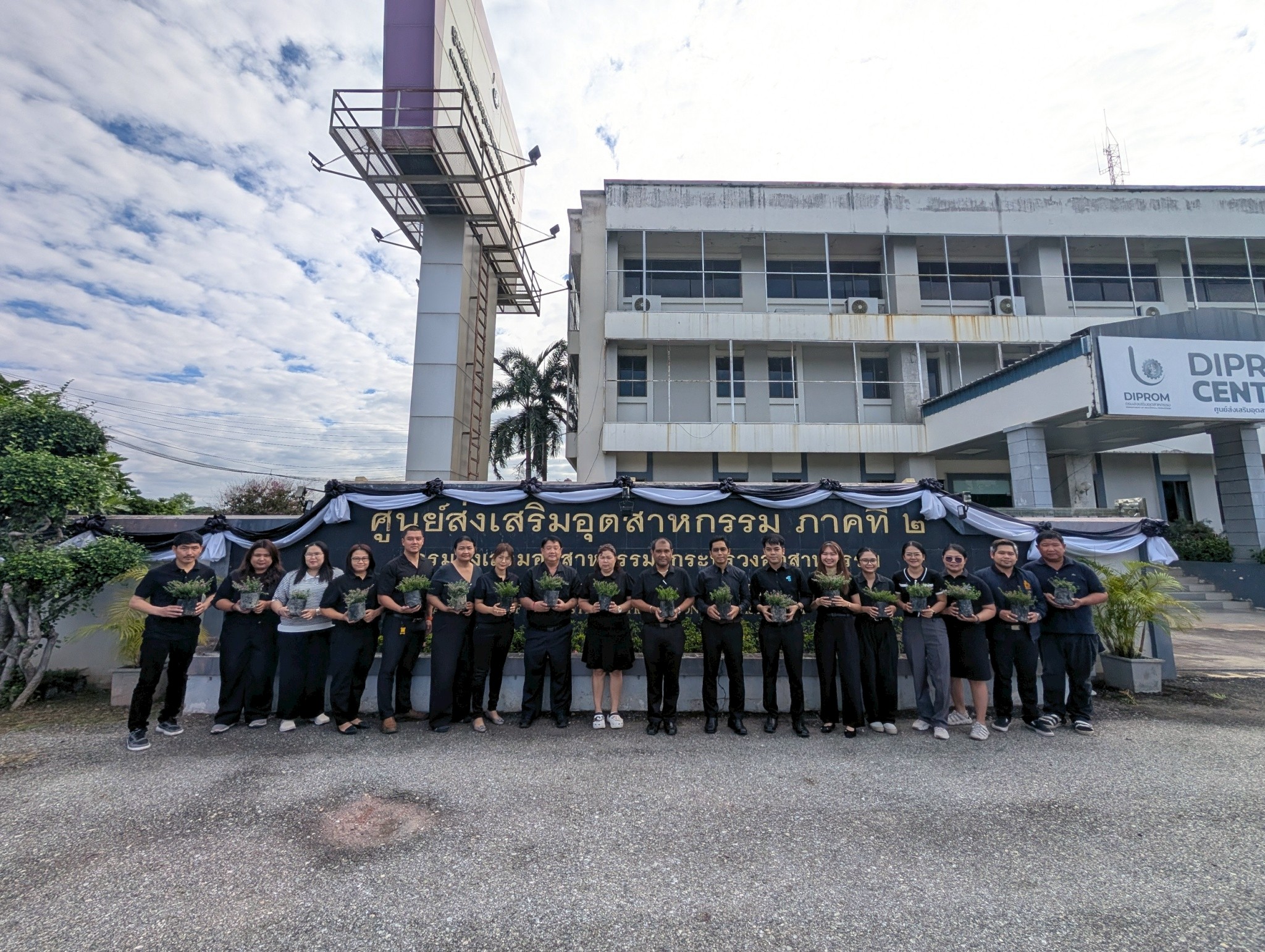 สรข.5 พิษณุโลก ร่วมจัดกิจกรรมวันรักต้นไม้ประจำปีของชาติ พ.ศ. 2568