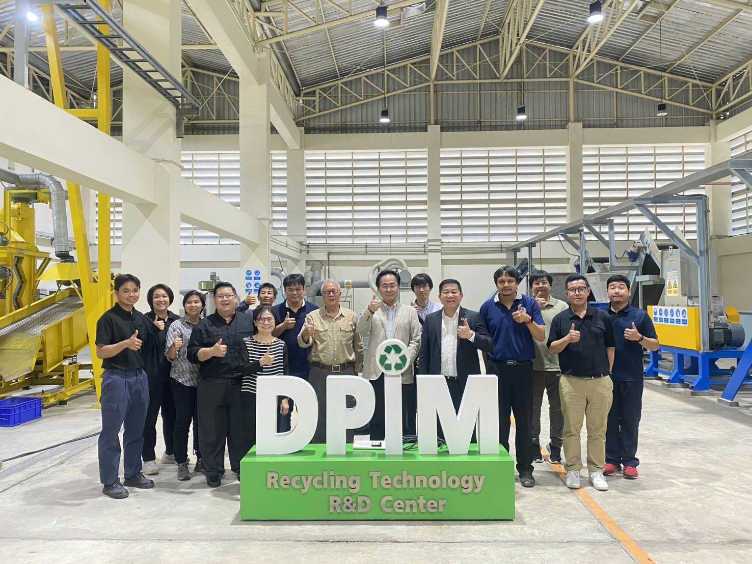 ผอ.กนอ. ร่วมประชุมหารือกับผู้บริหาร บริษัท เอเชีย ซิลิโคนส์ โมโนเมอร์ จำกัด เพื่อร่วมศึกษาวิจัยพัฒนาเทคโนโลยีการนำซิลิกอนที่ได้จากการรีไซเคิลซากแผงเซลล์แสงอาทิตย์ไปใช้ประโยชน์เป็นวัตถุดิบทดแทน