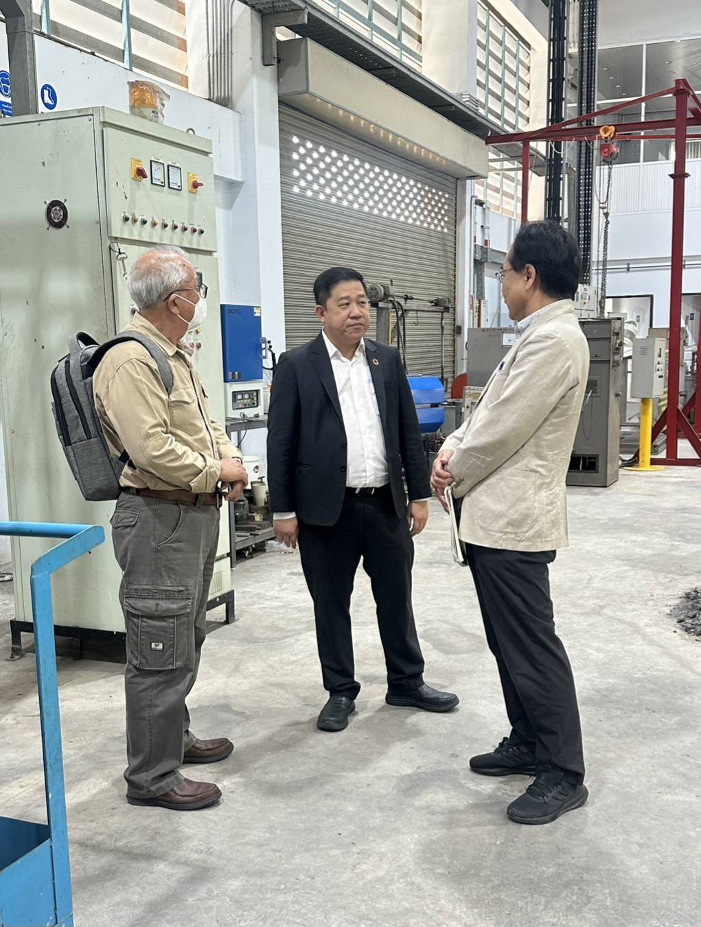 ผอ.กนอ. ร่วมประชุมหารือกับผู้บริหาร บริษัท เอเชีย ซิลิโคนส์ โมโนเมอร์ จำกัด เพื่อร่วมศึกษาวิจัยพัฒนาเทคโนโลยีการนำซิลิกอนที่ได้จากการรีไซเคิลซากแผงเซลล์แสงอาทิตย์ไปใช้ประโยชน์เป็นวัตถุดิบทดแทน