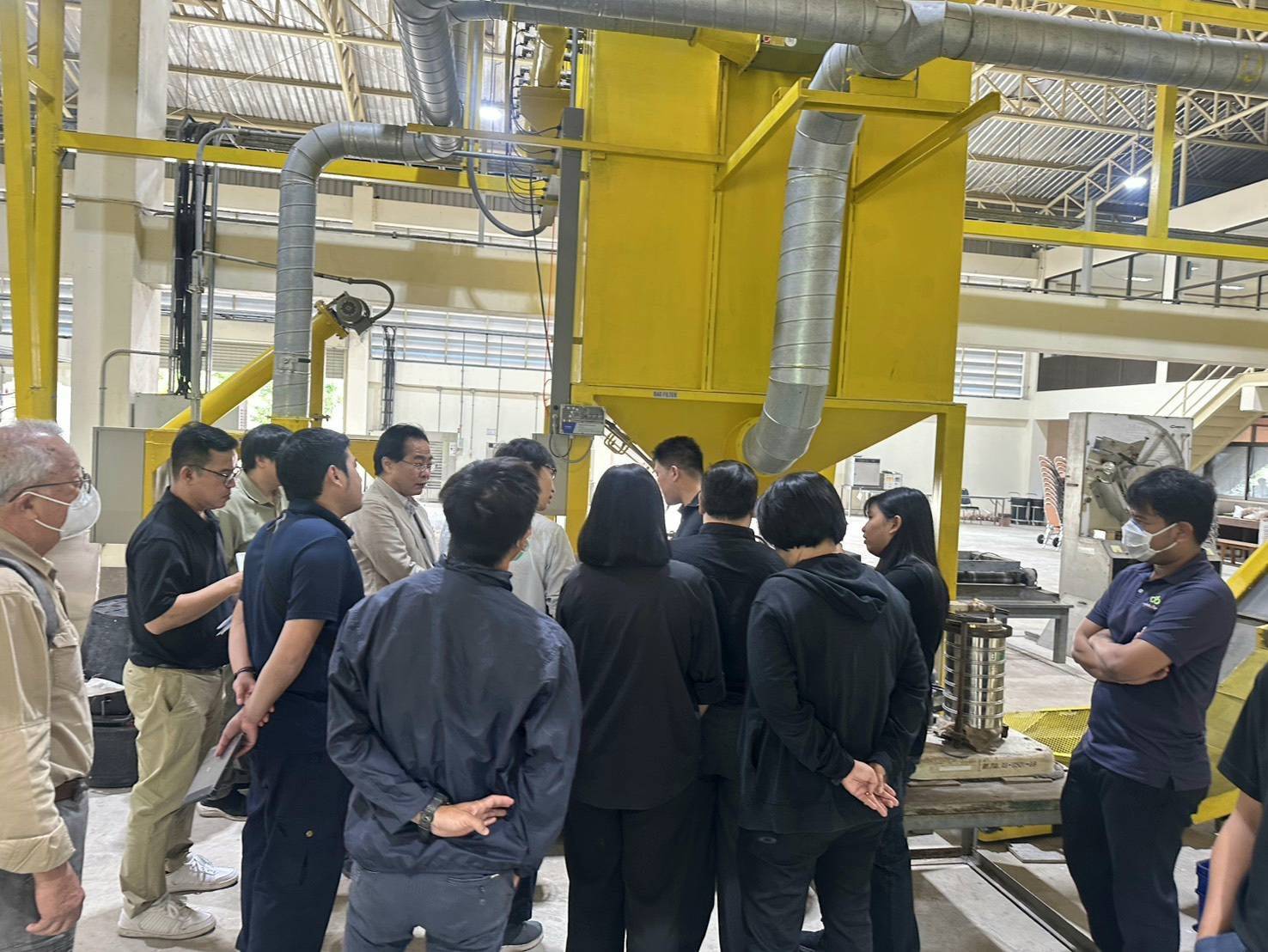 ผอ.กนอ. ร่วมประชุมหารือกับผู้บริหาร บริษัท เอเชีย ซิลิโคนส์ โมโนเมอร์ จำกัด เพื่อร่วมศึกษาวิจัยพัฒนาเทคโนโลยีการนำซิลิกอนที่ได้จากการรีไซเคิลซากแผงเซลล์แสงอาทิตย์ไปใช้ประโยชน์เป็นวัตถุดิบทดแทน