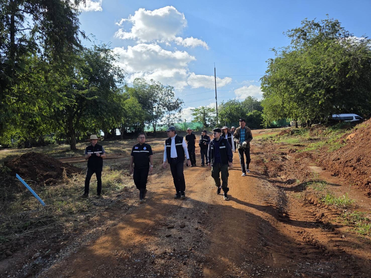 กพร. ร่วมลงพื้นที่ติดตามตรวจสอบกรณีเรื่องร้องเรียนการลักลอบขุดแร่เหล็กเถื่อนในพื้นที่ป่าลุ่มน้ำ A บ้านผาแบ่น จ.เลย