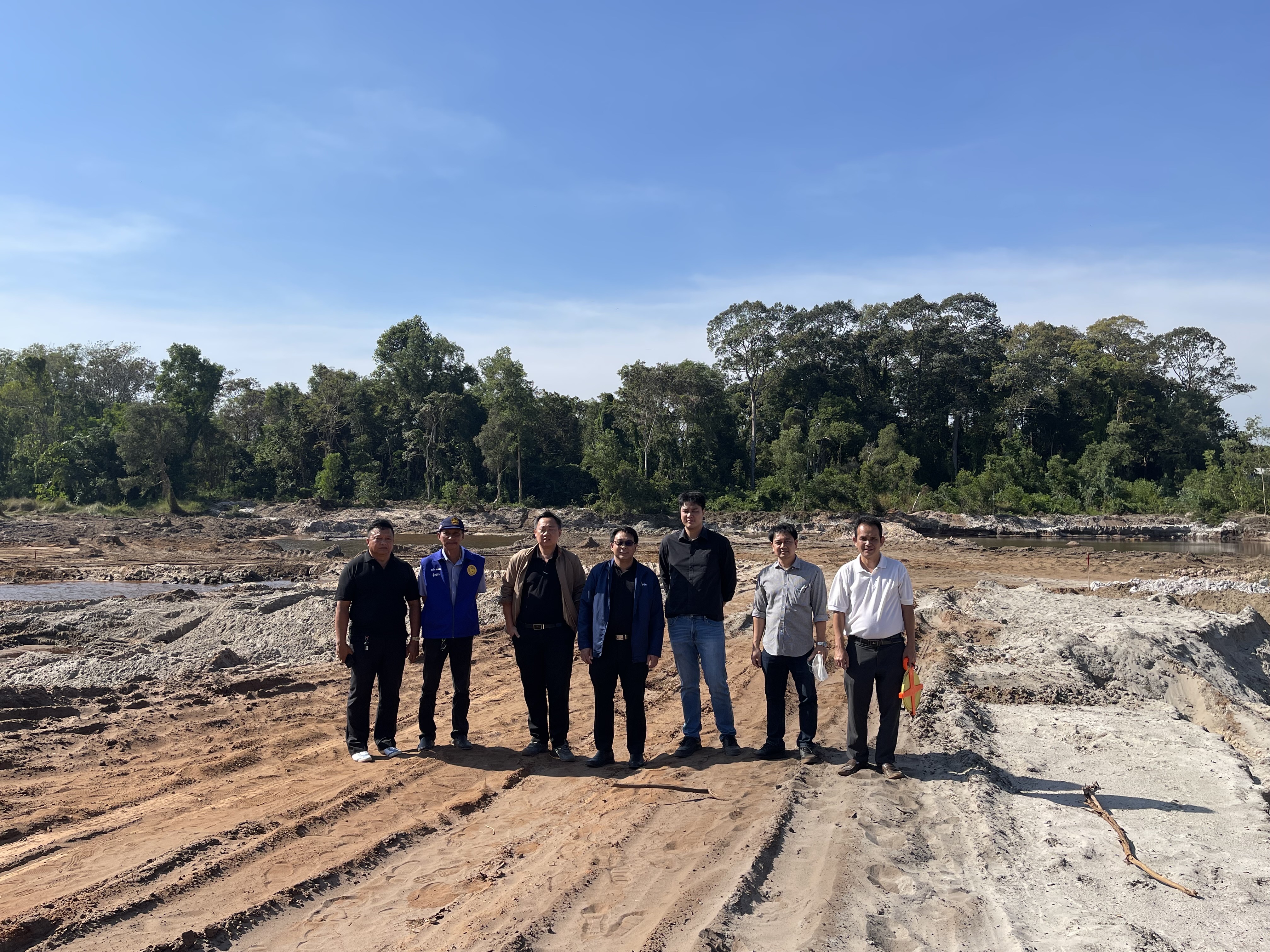 สรข.8 ชลบุรี เข้าตรวจสอบการขุดตักติดทรายบริเวณพื้นที่ที่มีการร้องเรียน ณ อ.ชากพง จ.ระยอง