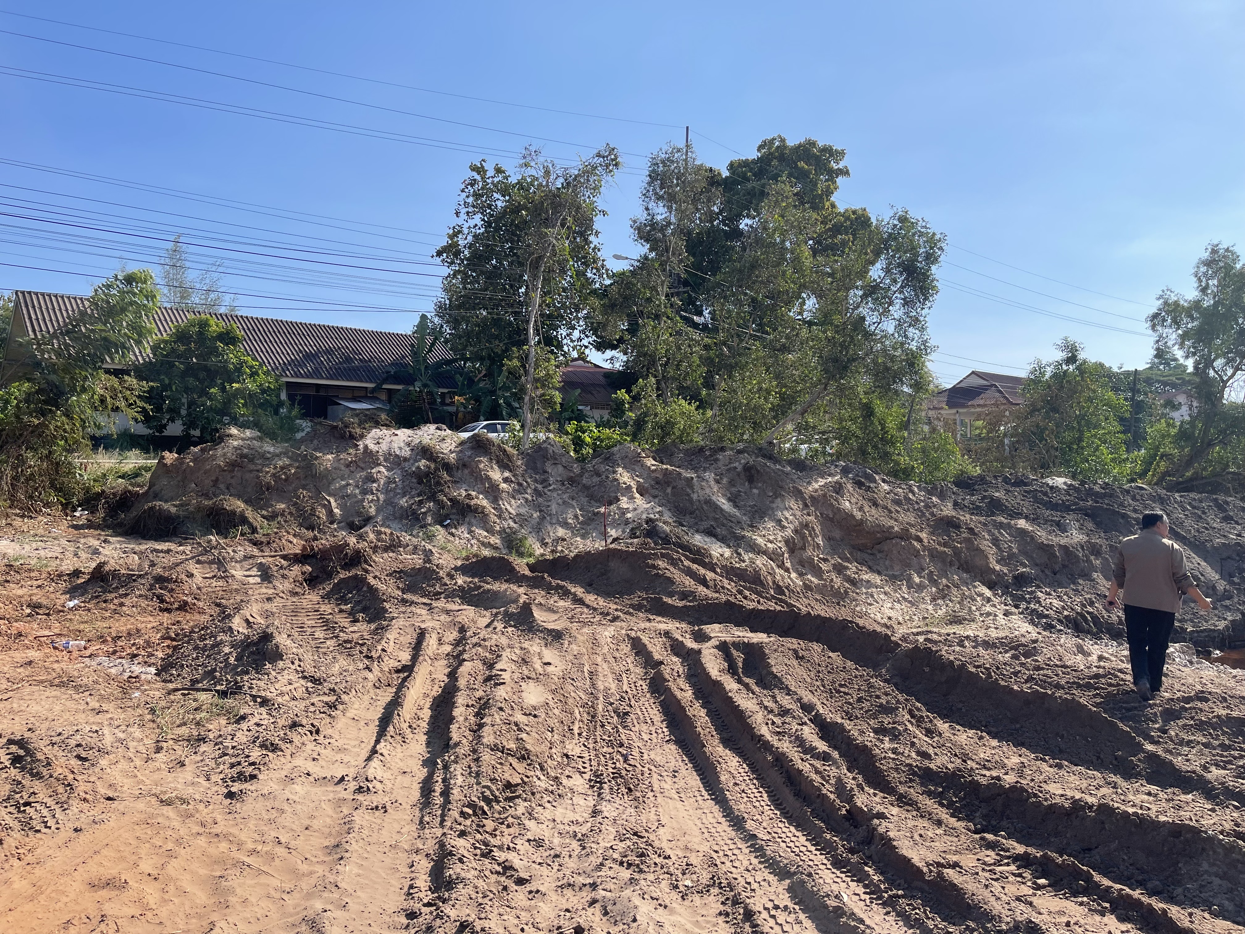 สรข.8 ชลบุรี เข้าตรวจสอบการขุดตักติดทรายบริเวณพื้นที่ที่มีการร้องเรียน ณ อ.ชากพง จ.ระยอง