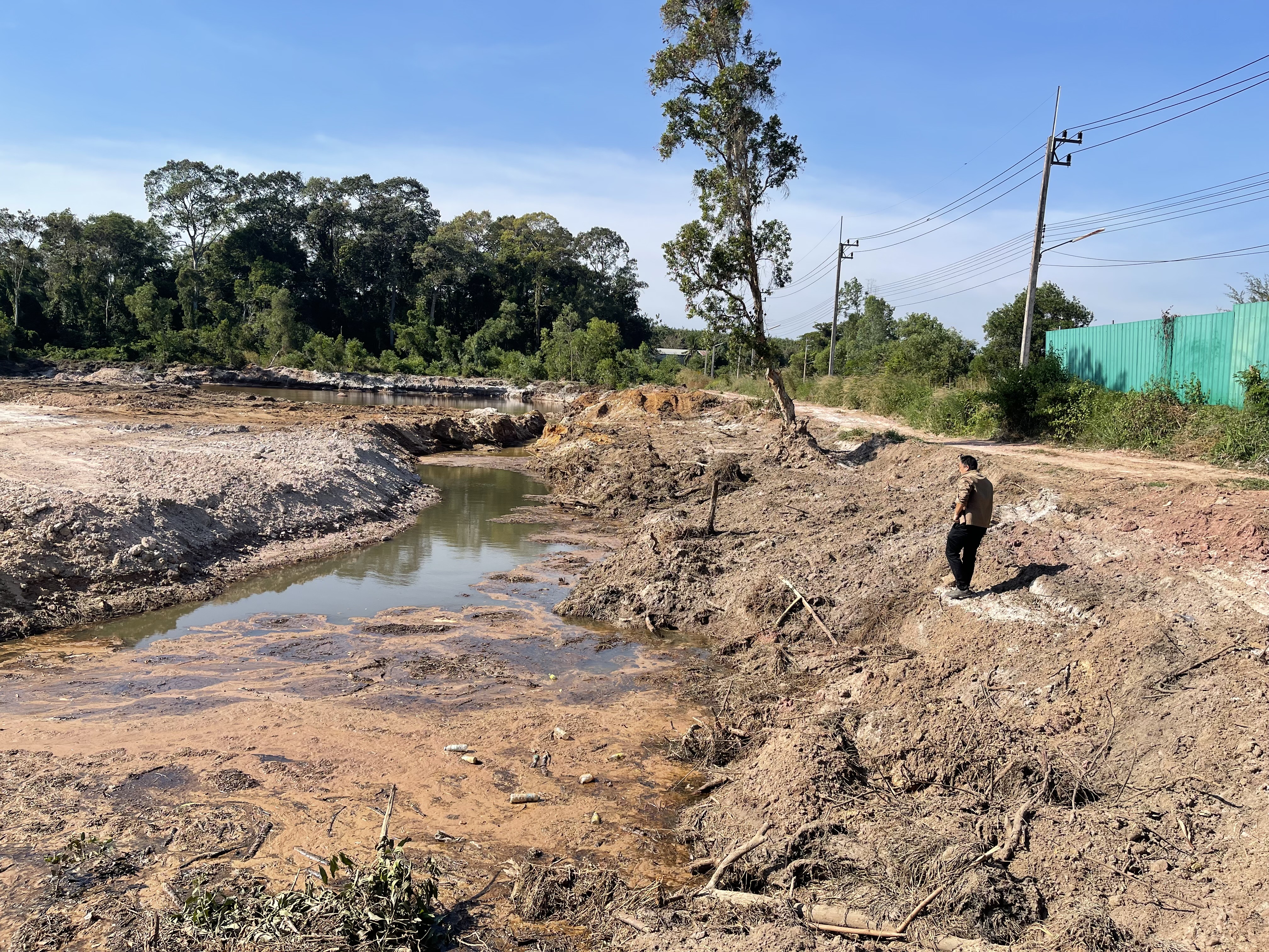 สรข.8 ชลบุรี เข้าตรวจสอบการขุดตักติดทรายบริเวณพื้นที่ที่มีการร้องเรียน ณ อ.ชากพง จ.ระยอง