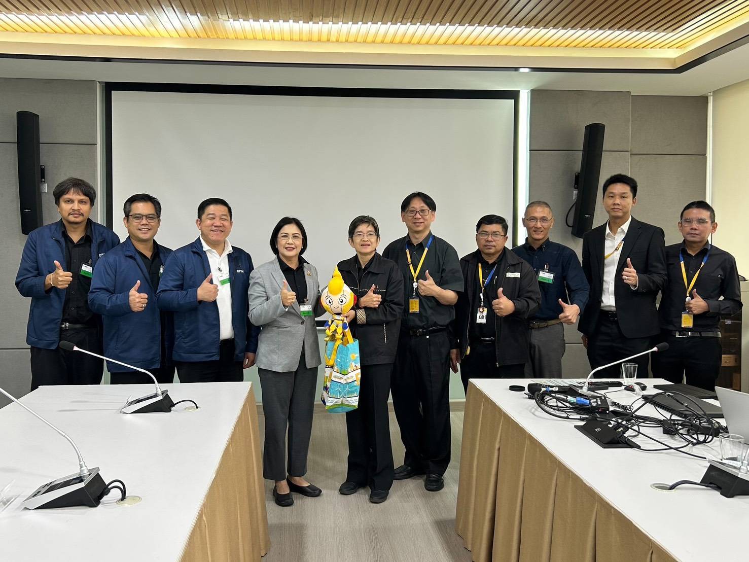 รพร.อารยา เข้าเยี่ยมชมโครงการวิจัยระบบการแยกแบล็คแมสจากแบตเตอรี่ยานยนต์ไฟฟ้าและแบตเตอรี่อุปกรณ์ไฟฟ้าแบบขยายขนาด ณ โรงไฟฟ้าวังน้อย