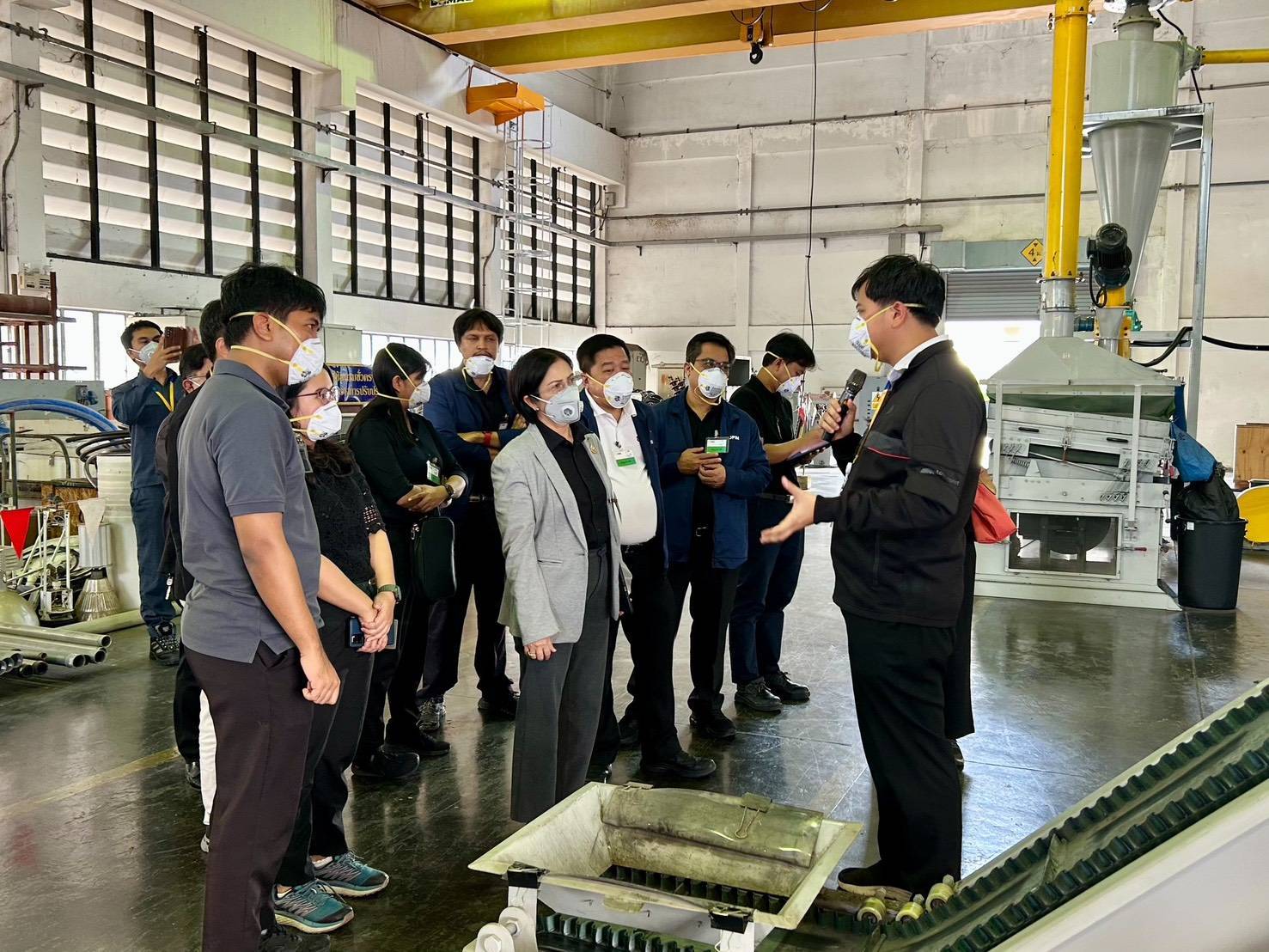 รพร.อารยา เข้าเยี่ยมชมโครงการวิจัยระบบการแยกแบล็คแมสจากแบตเตอรี่ยานยนต์ไฟฟ้าและแบตเตอรี่อุปกรณ์ไฟฟ้าแบบขยายขนาด ณ โรงไฟฟ้าวังน้อย