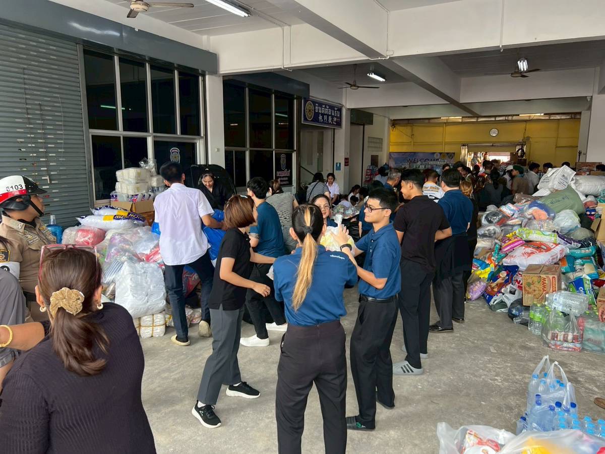 ผอ.สรข.4 ภูเก็ต นำทีมเจ้าหน้าที่ร่วมบริจาคสิ่งของช่วยเหลือผู้ประสบอุทกภัยในพื้นที่ อ.หาดใหญ่ จ.สงขลา และพื้นที่ใกล้เคียง