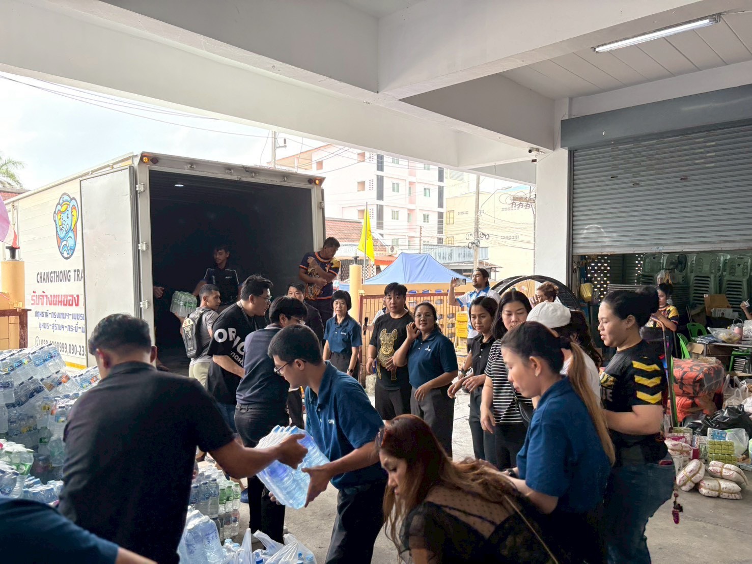 ผอ.สรข.4 ภูเก็ต นำทีมเจ้าหน้าที่ร่วมบริจาคสิ่งของช่วยเหลือผู้ประสบอุทกภัยในพื้นที่ อ.หาดใหญ่ จ.สงขลา และพื้นที่ใกล้เคียง