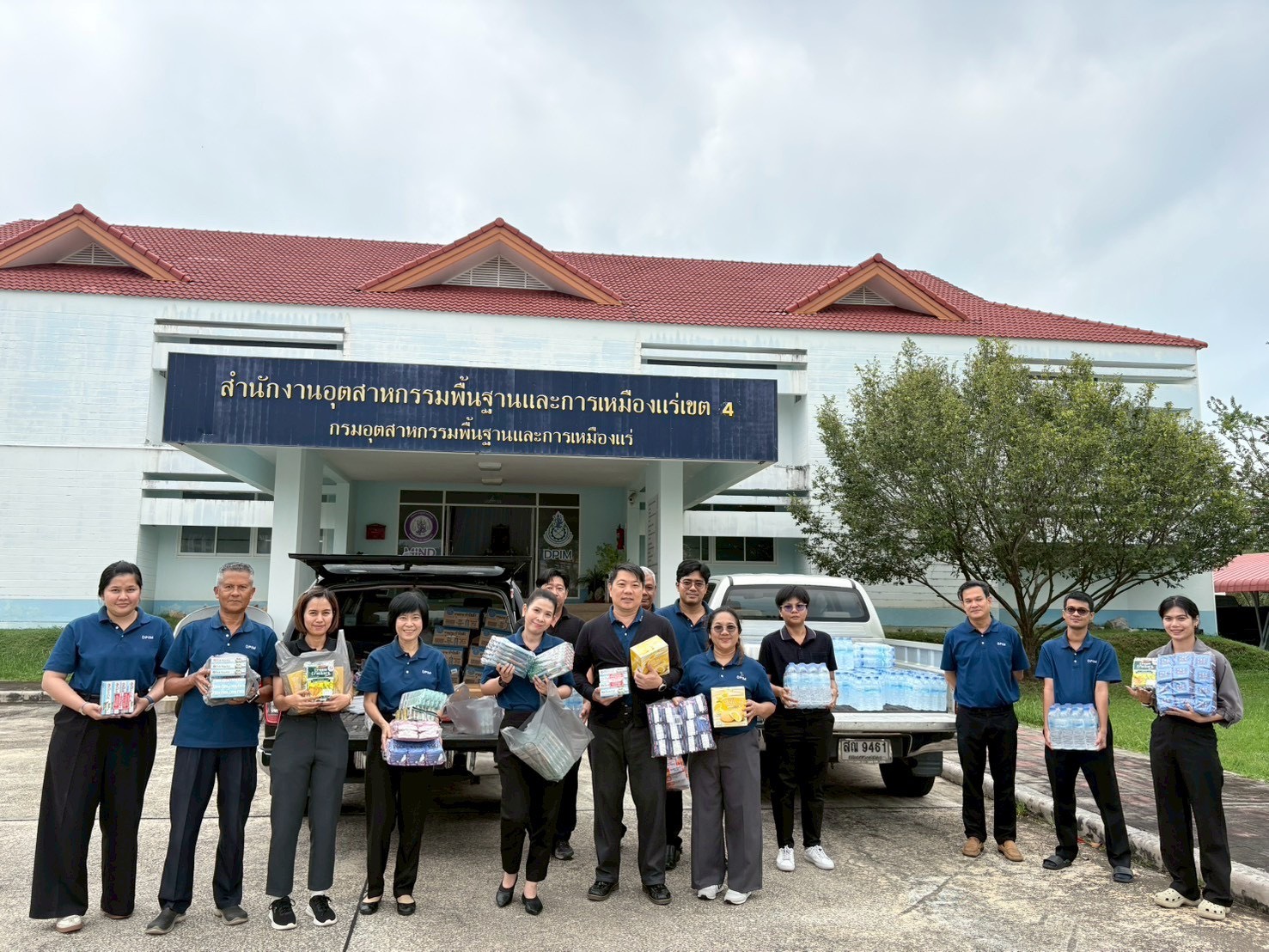 ผอ.สรข.4 ภูเก็ต นำทีมเจ้าหน้าที่ร่วมบริจาคสิ่งของช่วยเหลือผู้ประสบอุทกภัยในพื้นที่ อ.หาดใหญ่ จ.สงขลา และพื้นที่ใกล้เคียง