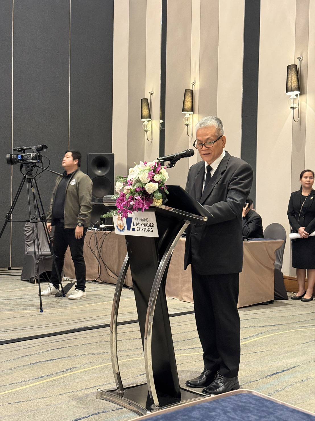 ผอ.กม. เข้าร่วมการประชุมโต๊ะกลม เรื่อง ความคาดหวังของสังคมต่อองค์กรศาลในการพัฒนาความยุติธรรมทางสิ่งแวดล้อม