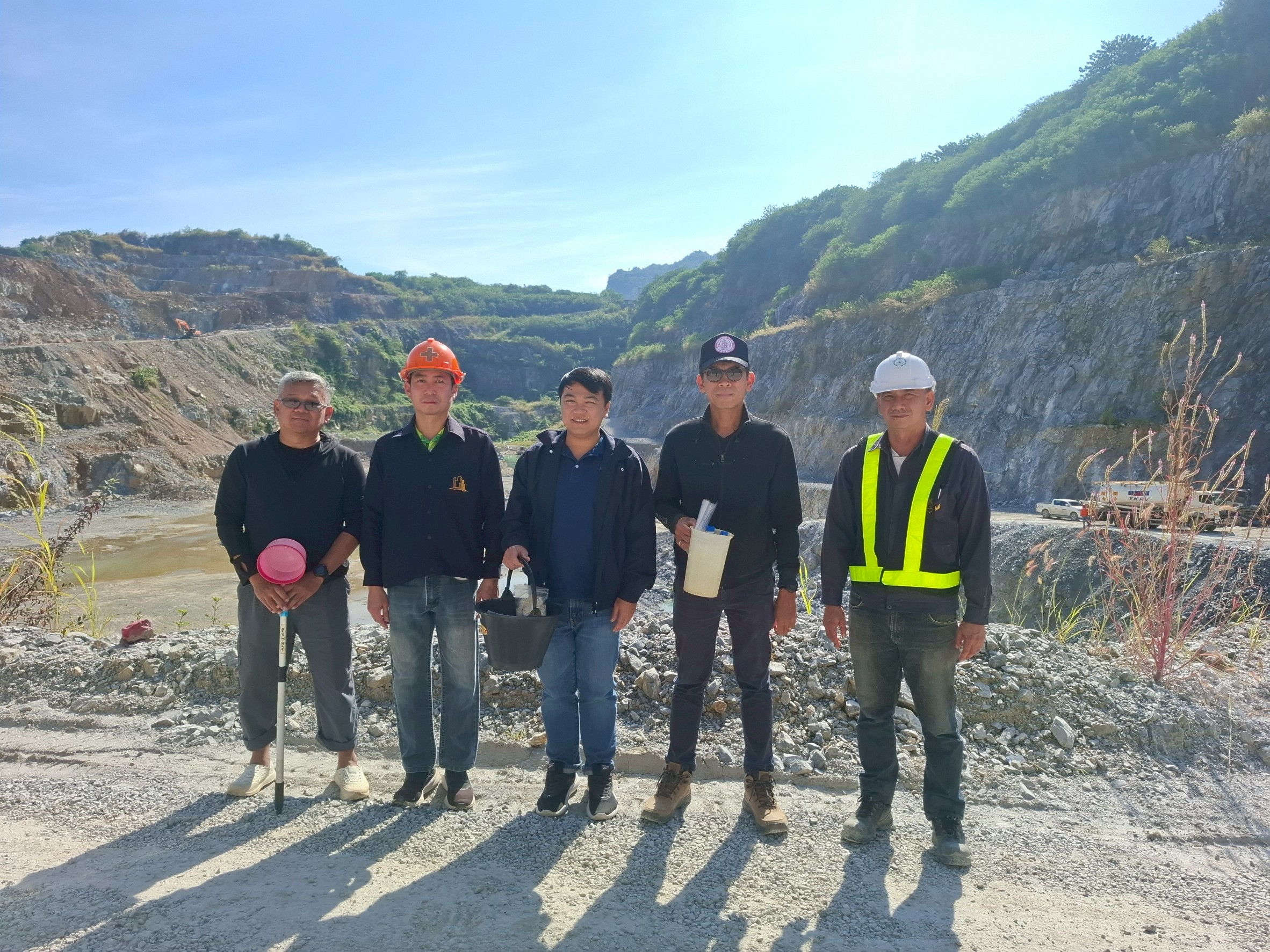 เจ้าหน้าที่ สรข.3 เชียงใหม่ ลงพื้นที่สำรวจและตรวจติดตามคุณภาพน้ำทางกายภาพและเคมีในขุมเหมือง 4 แห่ง