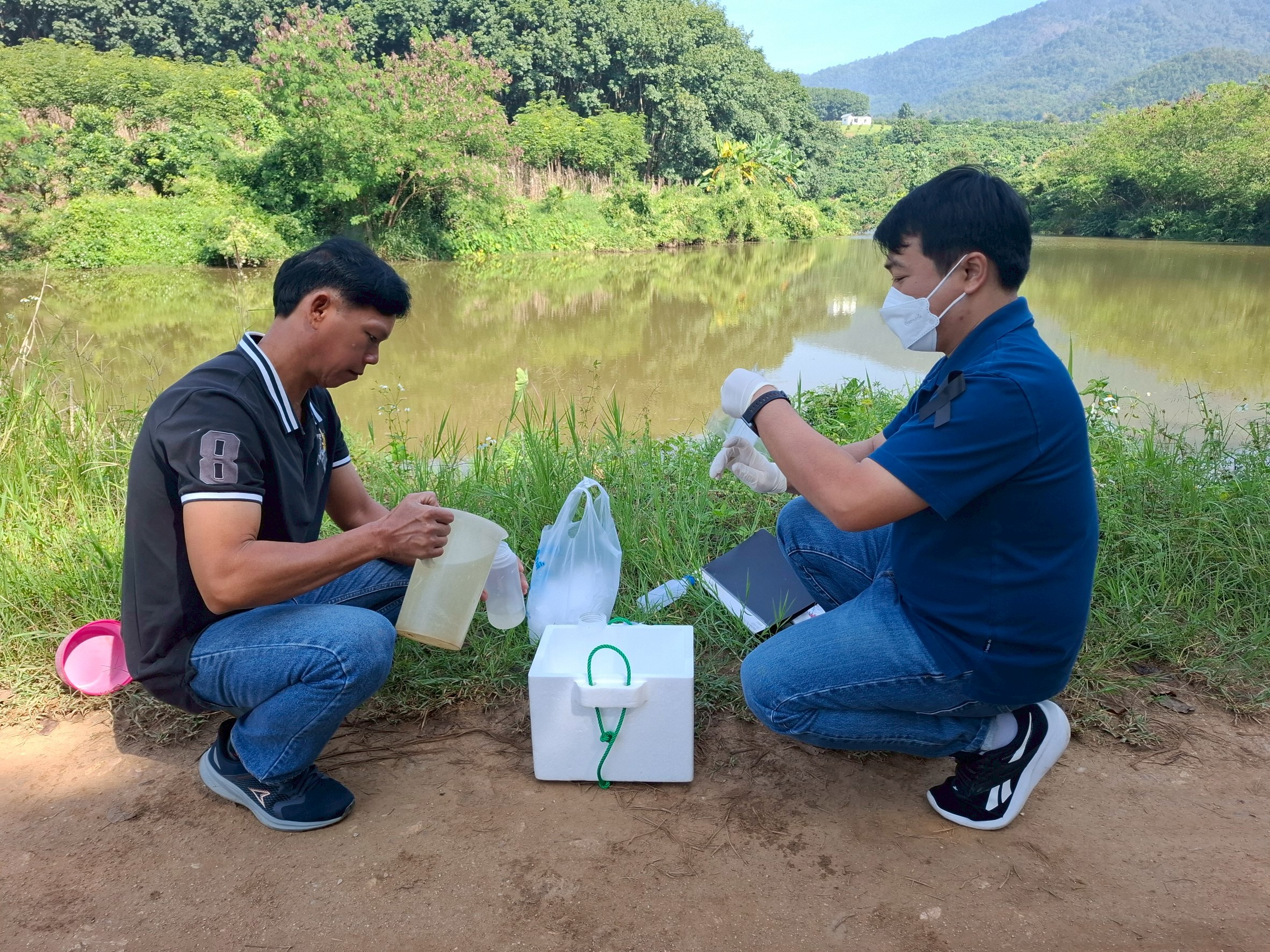 เจ้าหน้าที่ สรข.3 เชียงใหม่ ลงพื้นที่สำรวจและตรวจติดตามคุณภาพน้ำทางกายภาพและเคมีในขุมเหมือง 4 แห่ง