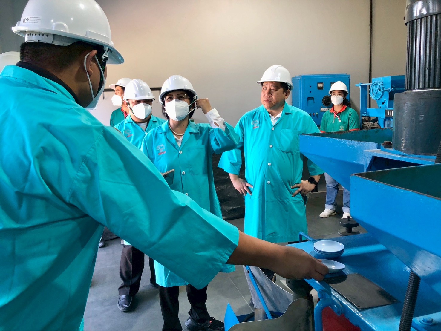 รพร.อารยา เข้าศึกษาดูงานการแต่งแร่ชายหาด และการแต่งแร่หายาก ณ โรงแต่งแร่ บริษัท สินแร่สาคร จำกัด