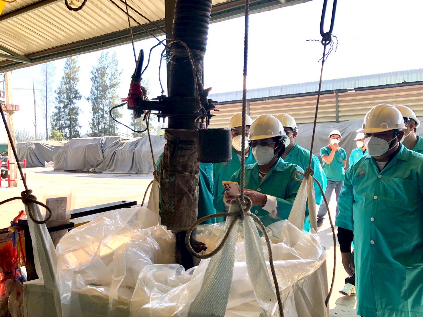 รพร.อารยา เข้าศึกษาดูงานการแต่งแร่ชายหาด และการแต่งแร่หายาก ณ โรงแต่งแร่ บริษัท สินแร่สาคร จำกัด