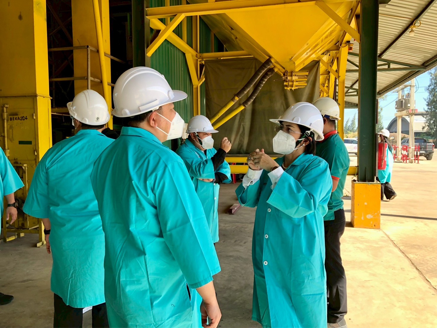 รพร.อารยา เข้าศึกษาดูงานการแต่งแร่ชายหาด และการแต่งแร่หายาก ณ โรงแต่งแร่ บริษัท สินแร่สาคร จำกัด