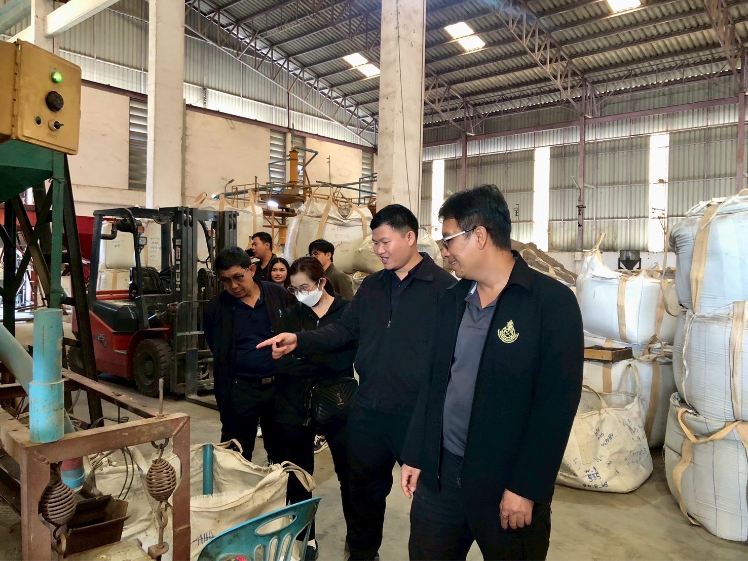 รพร.อารยา เข้าศึกษาดูงานการแต่งแร่ชายหาด และการแต่งแร่หายาก ณ โรงแต่งแร่ บริษัท ท่าจีน มิเนอร์รัล จำกัด จ.สมุทรสาคร