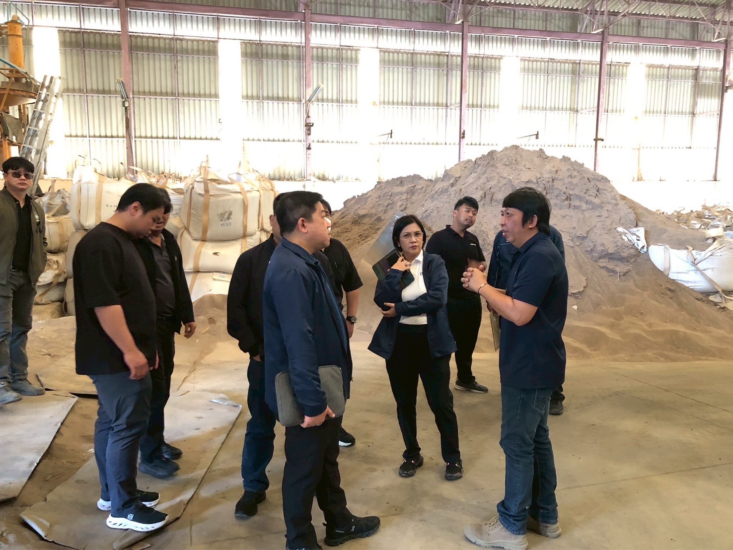 รพร.อารยา เข้าศึกษาดูงานการแต่งแร่ชายหาด และการแต่งแร่หายาก ณ โรงแต่งแร่ บริษัท ท่าจีน มิเนอร์รัล จำกัด จ.สมุทรสาคร