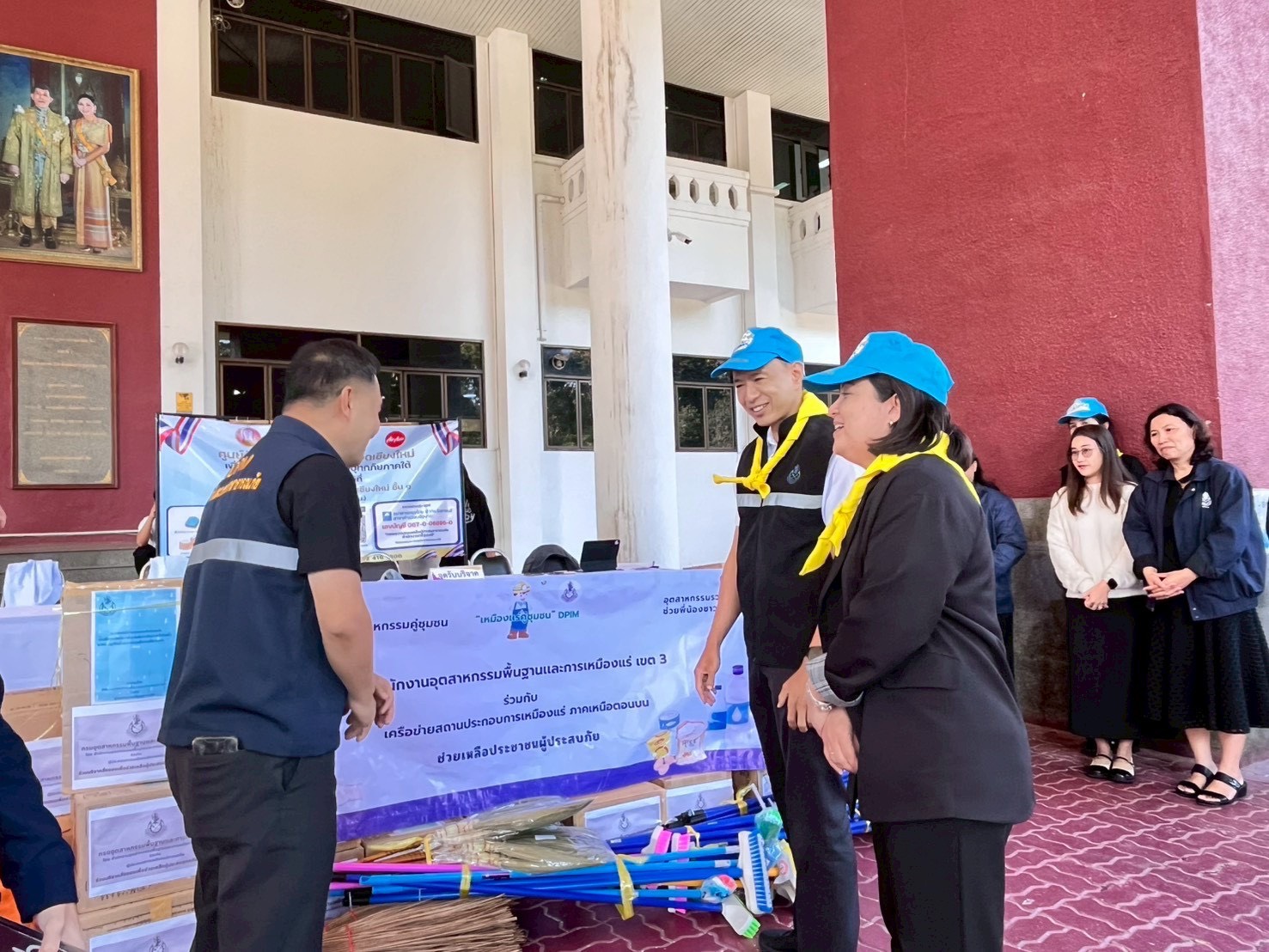 อพร.อดิทัต ร่วมส่งมอบของบริจาคเพื่อช่วยเหลือผู้ประสบอุทกภัยภาคใต้ ณ ศูนย์รับบริจาคสิ่งของ จ.เชียงใหม่