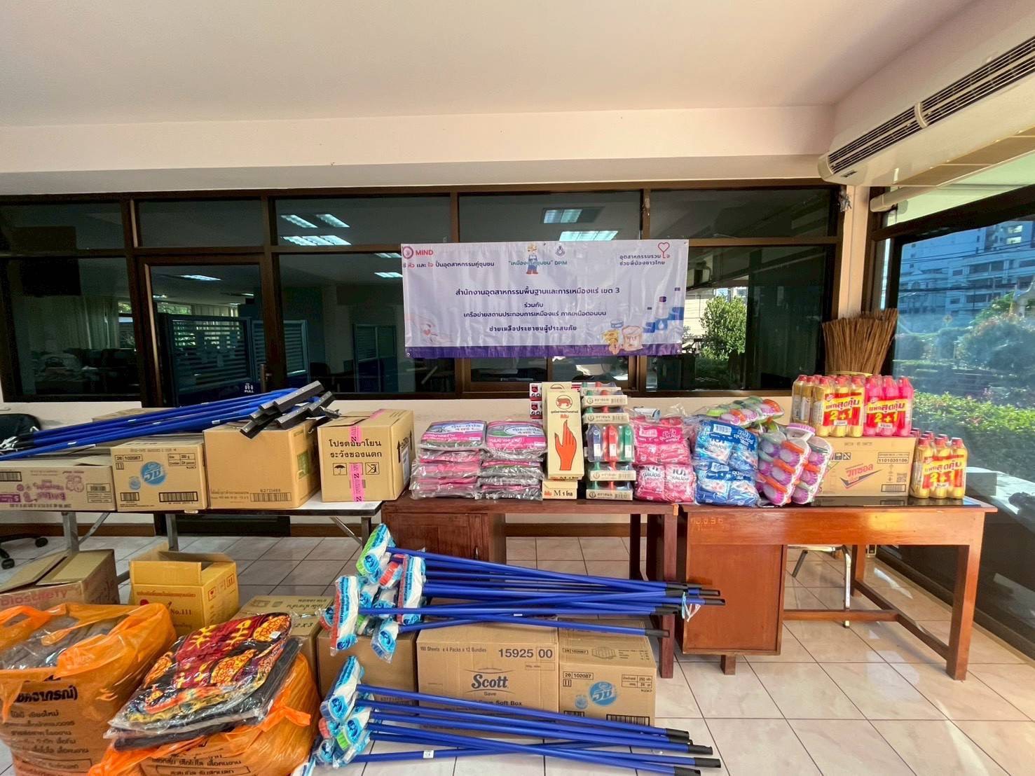 อพร.อดิทัต ร่วมส่งมอบของบริจาคเพื่อช่วยเหลือผู้ประสบอุทกภัยภาคใต้ ณ ศูนย์รับบริจาคสิ่งของ จ.เชียงใหม่