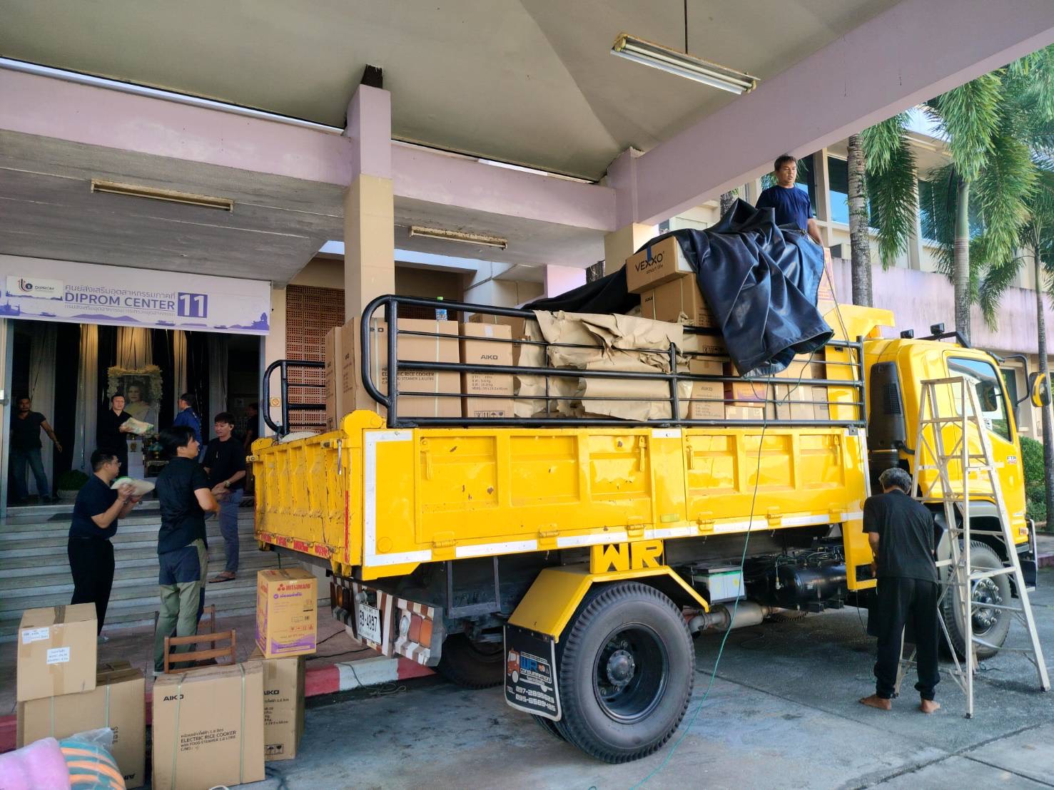 กพร. ให้ความช่วยเหลือผู้ประสบอุทกภัยภาคใต้ ภายใต้กิจกรรม “อุตสาหกรรมรวมใจ ช่วยพี่น้องชาวไทย”