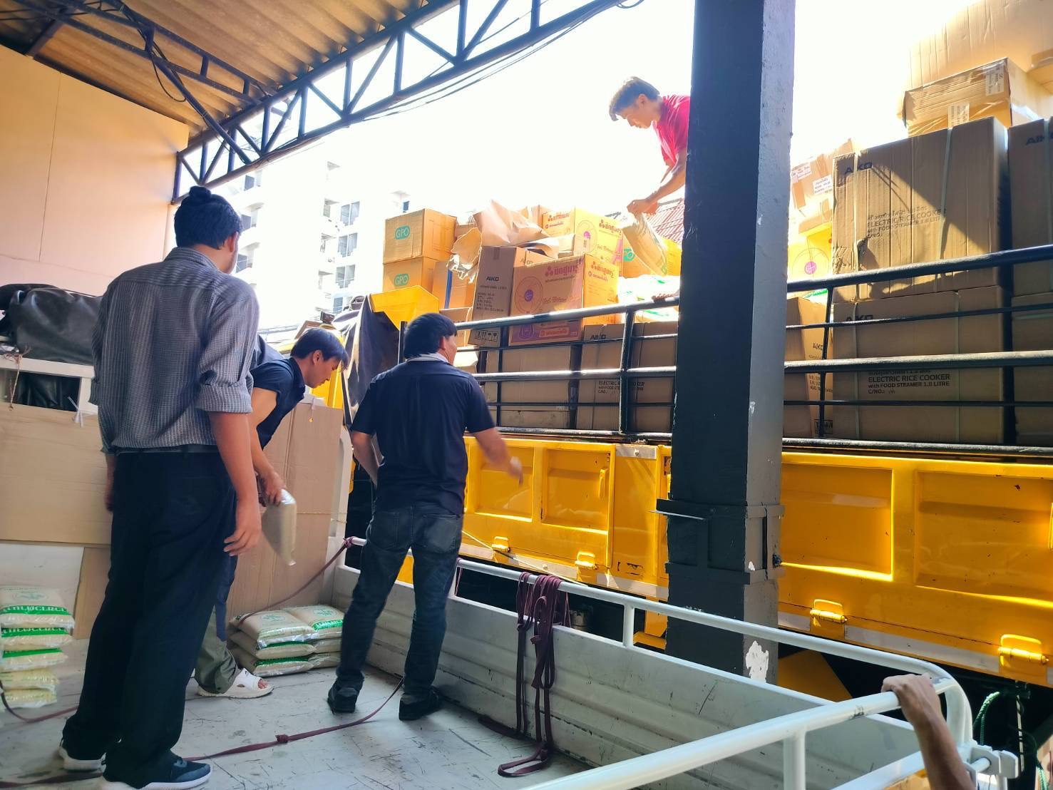 กพร. ให้ความช่วยเหลือผู้ประสบอุทกภัยภาคใต้ ภายใต้กิจกรรม “อุตสาหกรรมรวมใจ ช่วยพี่น้องชาวไทย”