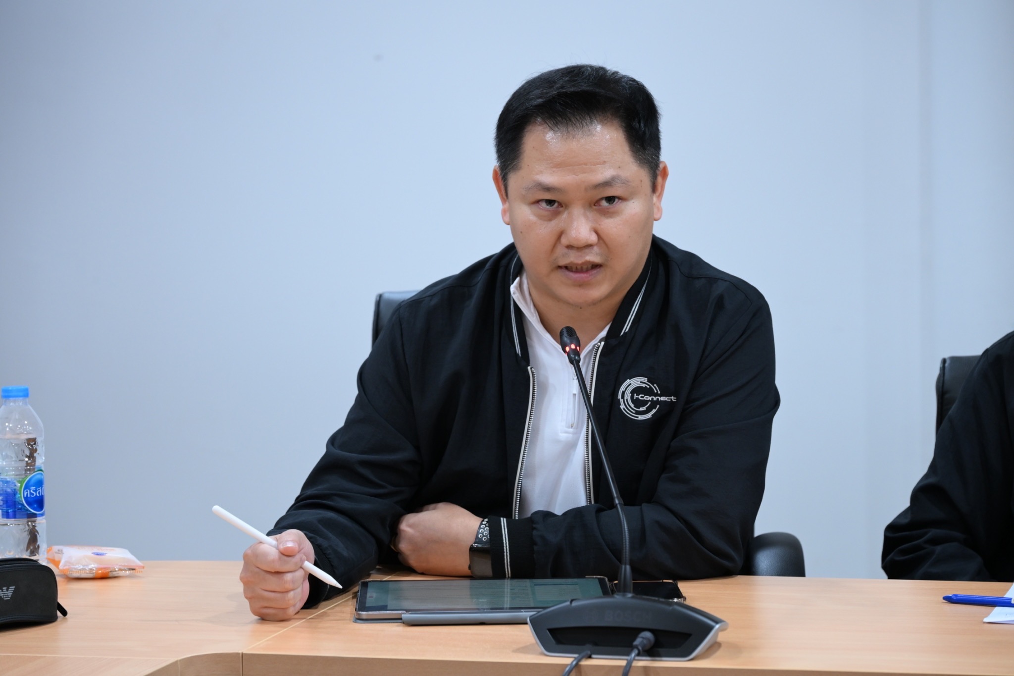 ผอ.กบว. ร่วมหารือกับ นาวาอากาศเอก ธเนศ สิทธิวงศ์ ผู้แทนกรมการสรรพกำลังกลาโหม ในการเตรียมความพร้อมจัดทำฐานข้อมูลระดมสรรพกำลังของกรมการสรรพกำลังกลาโหม