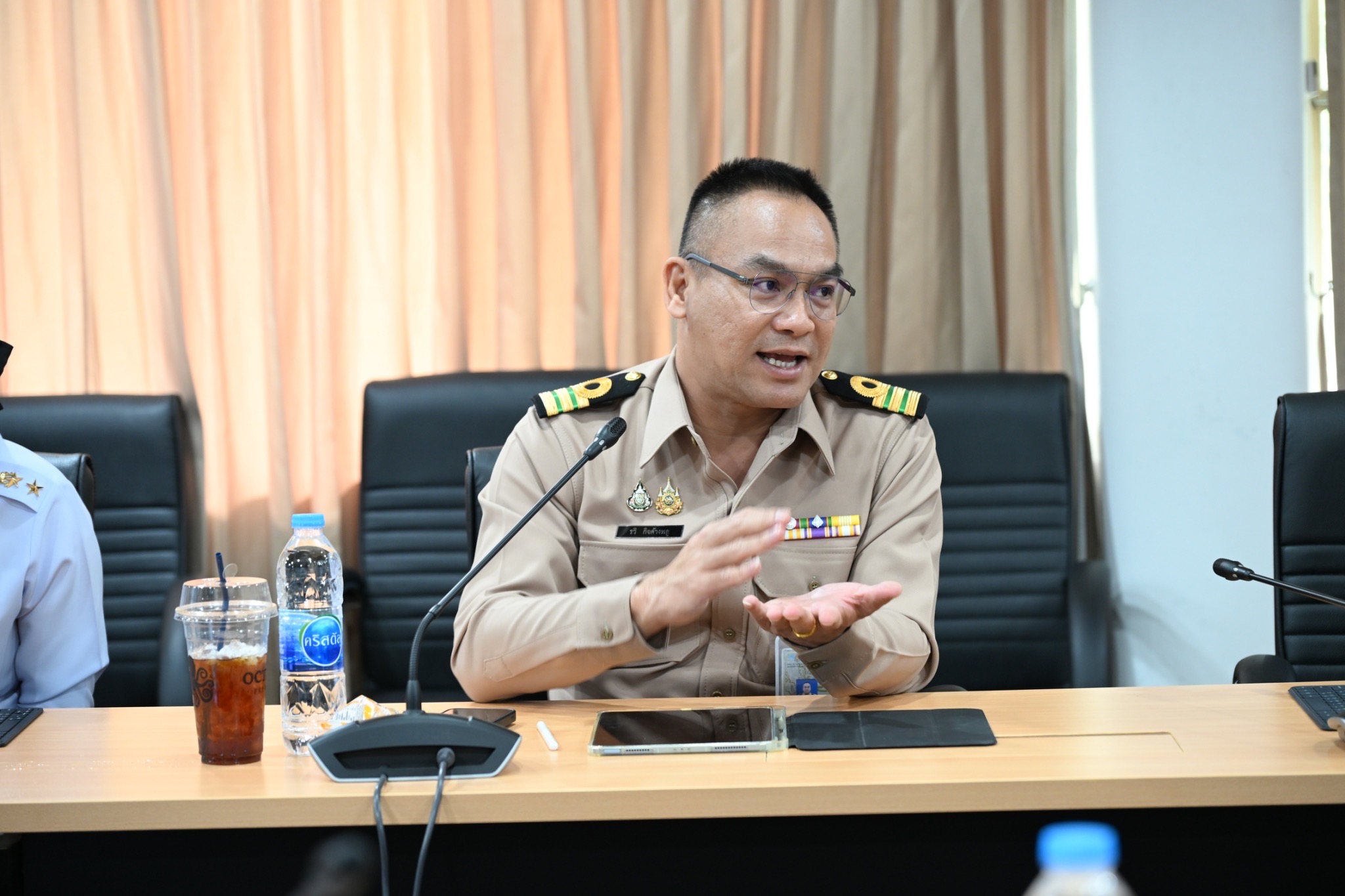 ผอ.กบว. ร่วมหารือกับ นาวาอากาศเอก ธเนศ สิทธิวงศ์ ผู้แทนกรมการสรรพกำลังกลาโหม ในการเตรียมความพร้อมจัดทำฐานข้อมูลระดมสรรพกำลังของกรมการสรรพกำลังกลาโหม