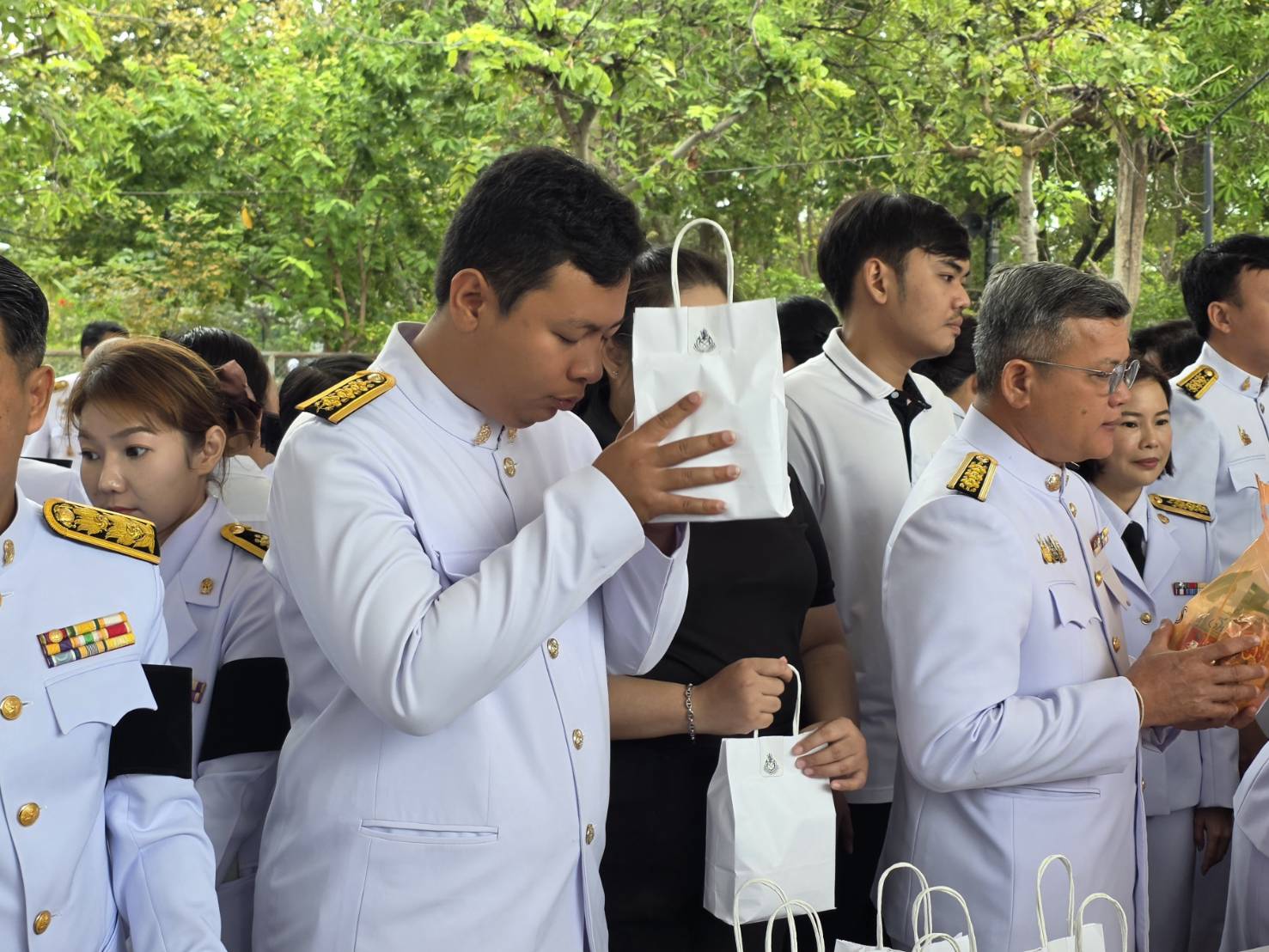 สรข.7 ราชบุรี ร่วมพิธีพระสงฆ์เจริญพระพุทธมนต์ และทำบุญตักบาตร เนื่องในวันคล้ายวันพระบรมราชสมภพพระบาทสมเด็จพระบรมชนกาธิเบศร มหาภูมิพลอดุลยเดชมหาราช บรมนาถบพิตร วันชาติ และวันพ่อแห่งชาติ 5 ธันวาคม 2568