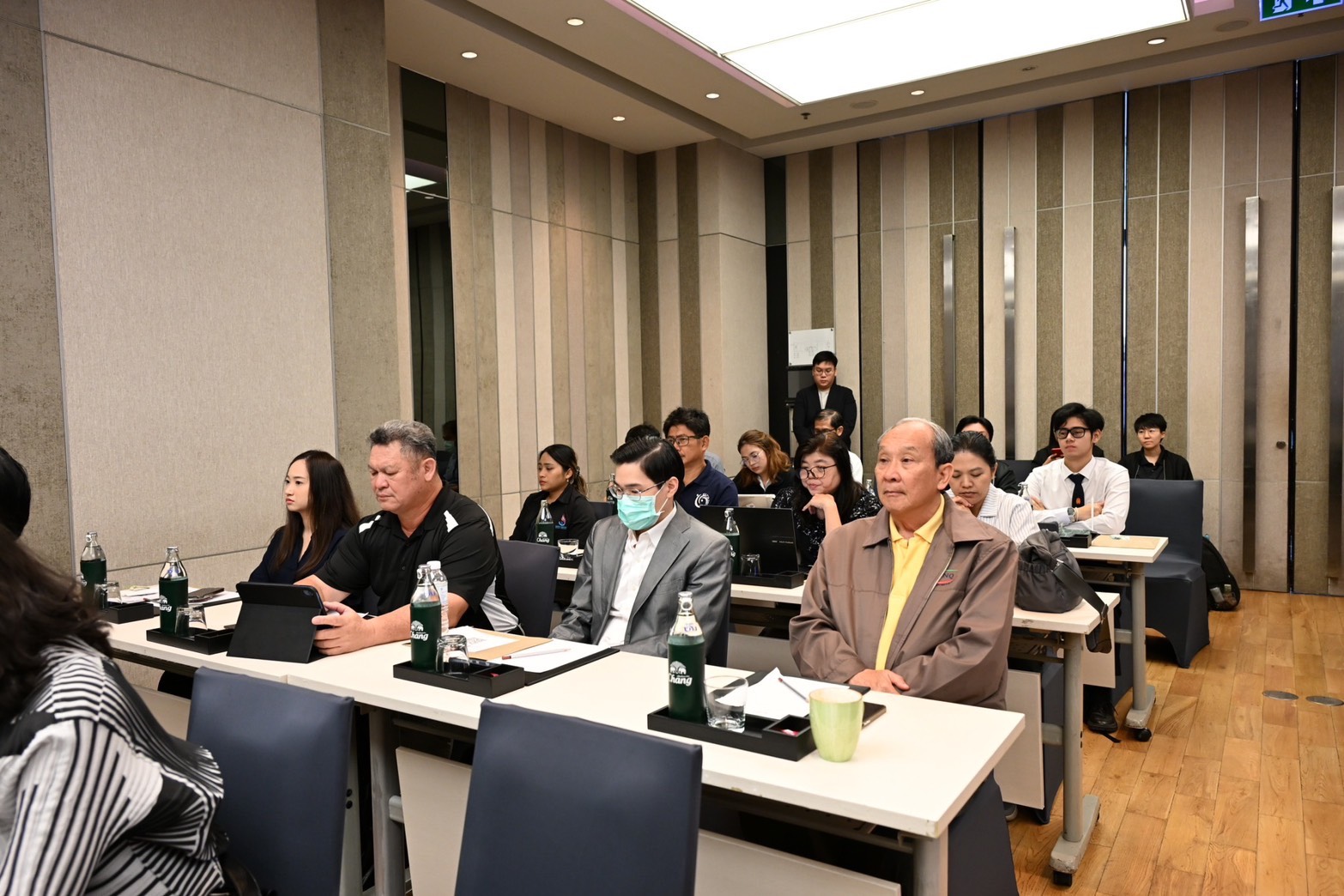 รพร.อารยา เป็นประธานกล่าวเปิดการสัมมนาถ่ายทอดองค์ความรู้ เรื่อง จากแร่ดินขาวสู่วัตถุดิบคุณภาพสูง: ต้นแบบเทคโนโลยีสังเคราะห์ซีโอไลต์ 13X เพื่อการผลิตเชิงพาณิชย์