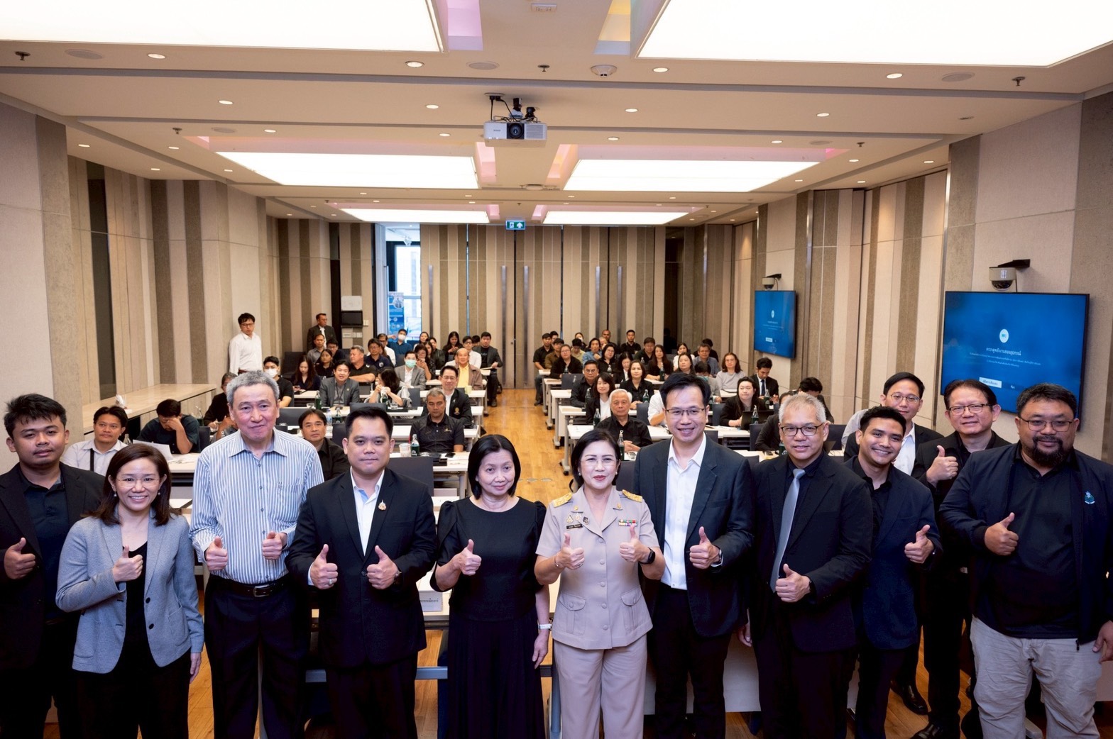 รพร.อารยา เป็นประธานกล่าวเปิดการสัมมนาถ่ายทอดองค์ความรู้ เรื่อง จากแร่ดินขาวสู่วัตถุดิบคุณภาพสูง: ต้นแบบเทคโนโลยีสังเคราะห์ซีโอไลต์ 13X เพื่อการผลิตเชิงพาณิชย์