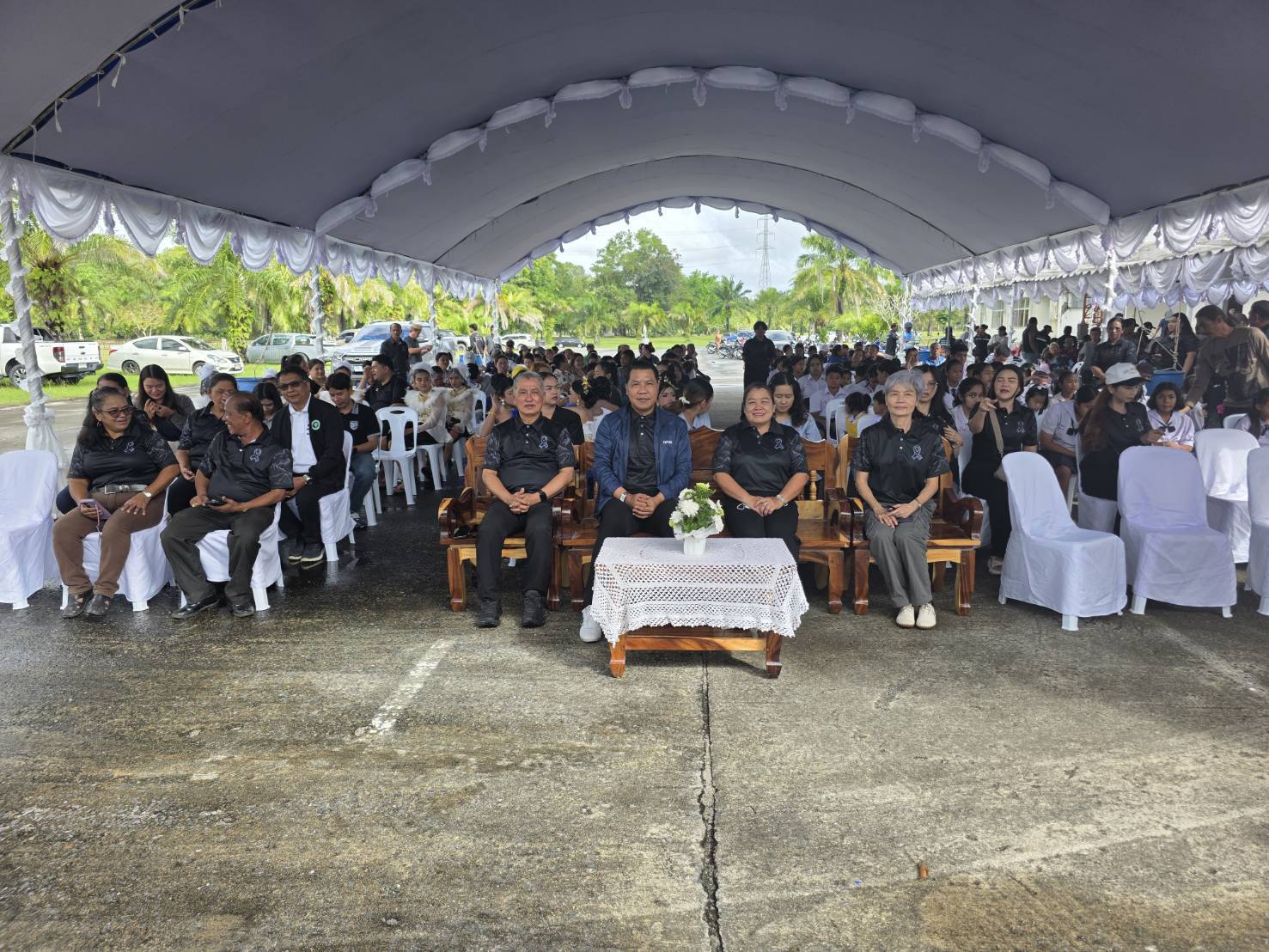 รพร.อารยา เป็นประธานกล่าวเปิดการสัมมนาถ่ายทอดองค์ความรู้ เรื่อง “เทคโนโลยีการผลิตทรายทดแทนจากหินฝุ่นแกรนิตระดับโรงงานต้นแบบ และการเพิ่มคุณภาพแร่เฟลด์สปาร์เกรดต่ำ