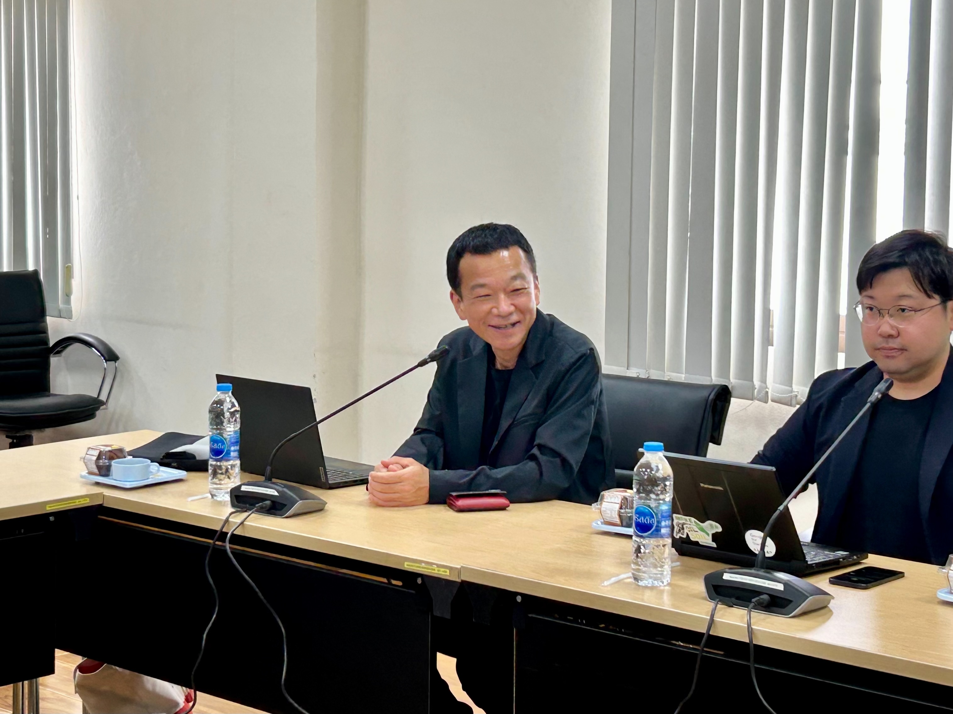 ผอ.กนอ. ให้การต้อนรับและประชุมหารือกับ Mr. Kenji Sugihara, CEO of Hybrid Conscious LLC and Advisor to e-Grid Inc., Mr. Yasuki Kawazawa, CEO of Naturenix Inc. และ Ms. Nakamoto Kazue เพื่อแลกเปลี่ยนข้อมูลและองค์ความรู้เกี่ยวกับเทคโนโลยีรีไซเคิล