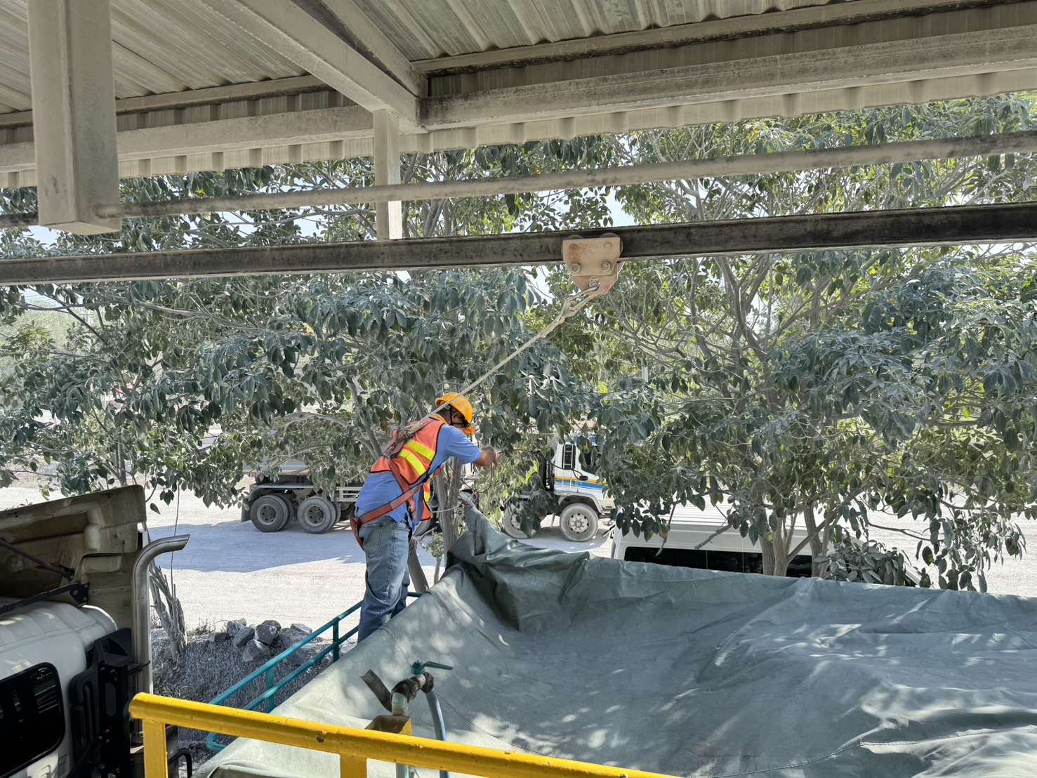 สรข.7 ลงพื้นที่ตรวจติดตามมาตรการการปิดคลุมรถบรรทุก ตามประกาศคณะทำงานเพื่อแก้ไขปัญหาเรื่องฝุ่นละอองบริเวณสามแยกบ่อพลอย ต.จรเข้สามพัน อ.อู่ทอง จ.สุพรรณบุรี
