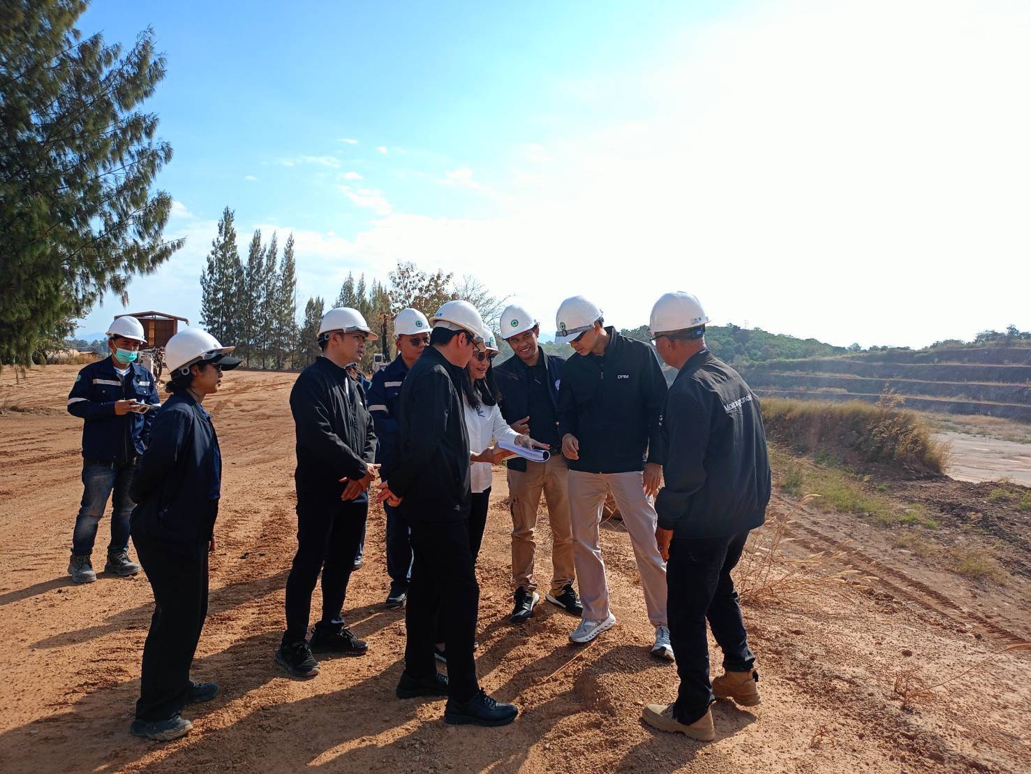 อพร.อดิทัต นำทีม กพร. เข้าเยี่ยมชมการประกอบการเหมืองแร่หินอุตสาหกรรมชนิดหินปูนเพื่ออุตสาหกรรมก่อสร้าง ของบริษัท แม่ปิงพนากิจ จำกัด