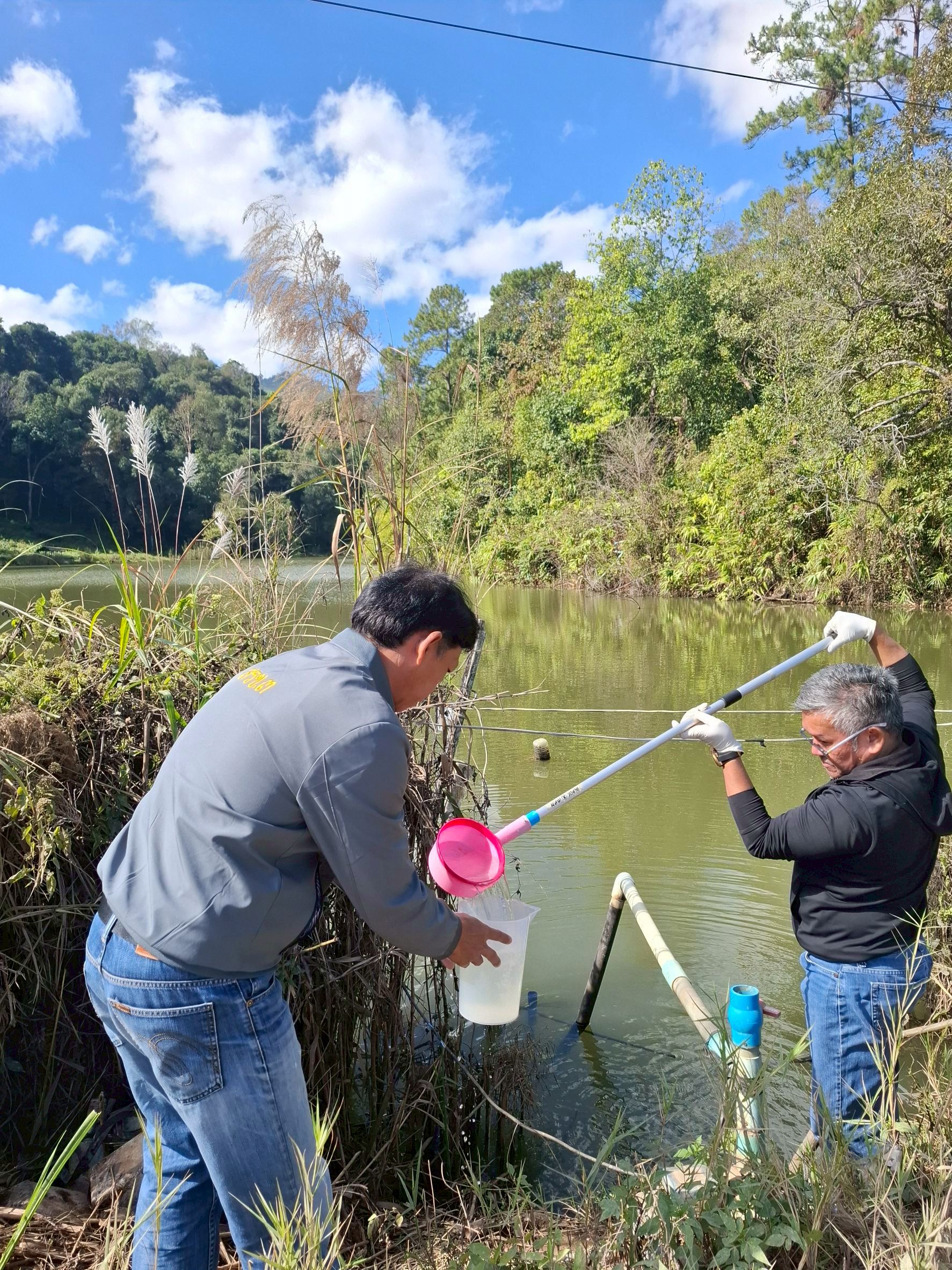 สรข.3 ลงพื้นที่สำรวจและตรวจติดตามคุณภาพน้ำทางกายภาพและเคมีของน้ำขุมเหมืองที่สิ้นอายุในเขตพื้นที่จังหวัดเชียงใหม่ จำนวน 13 แห่ง