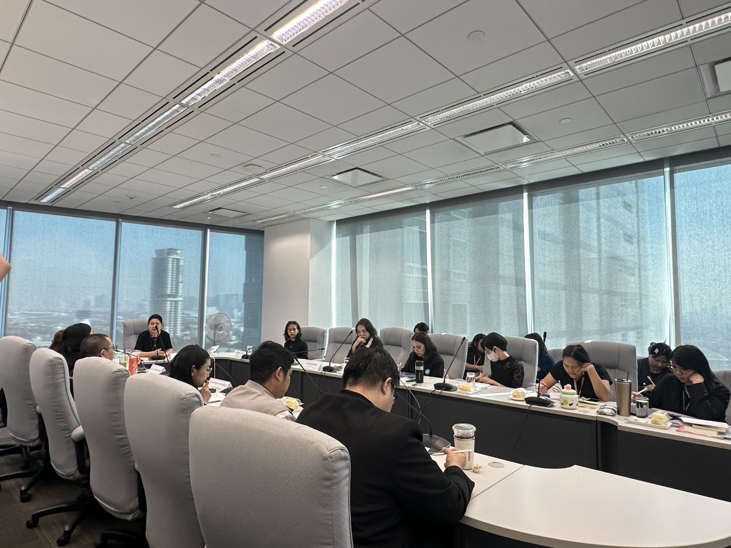 กพร. เข้าร่วมประชุมหารือกับสำนักงานนโยบายและแผนทรัพยากรธรรมชาติและสิ่งแวดล้อม (สผ.) เกี่ยวกับการจัดทำร่าง "แนวทางการทบทวนมาตรการในรายงานการประเมินผลกระทบสิ่งแวดล้อม (EIA) ซึ่งพ้นระยะเวลา 5 ปี"